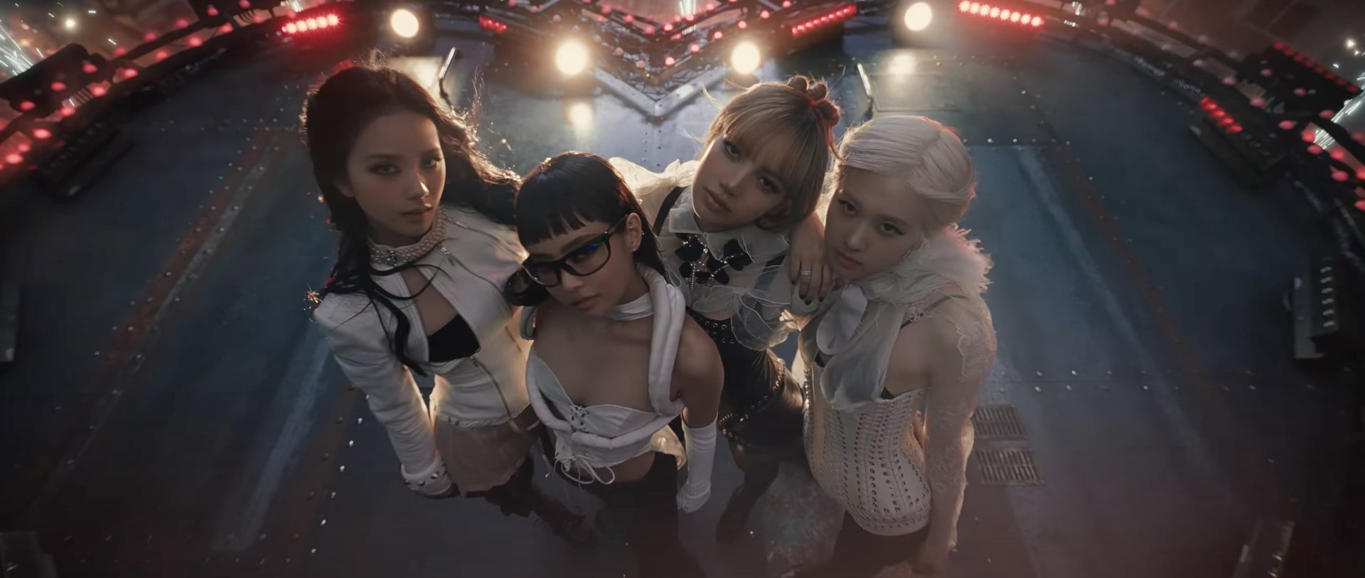 Hinh anh JUMP (BLACKPINK): Một cuộc biểu tình thời trang 15