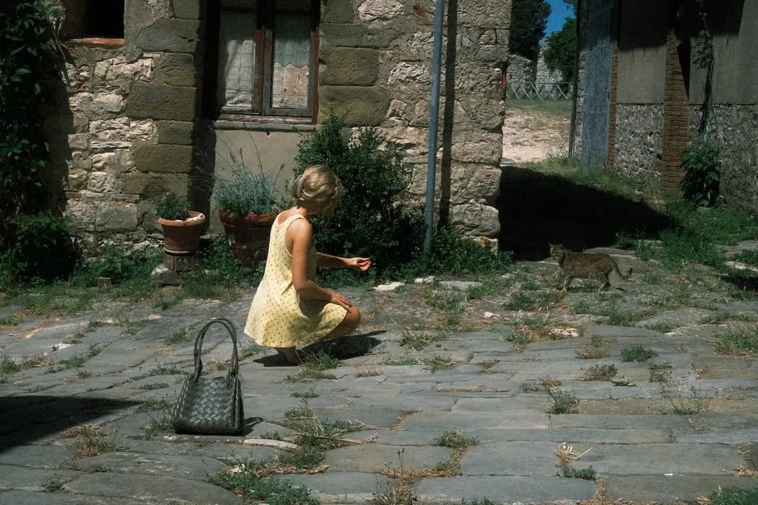 Hinh anh Cuối Hè tắm biển: Hãy để hai nàng thơ tóc vàng này gợi ý outfit 2