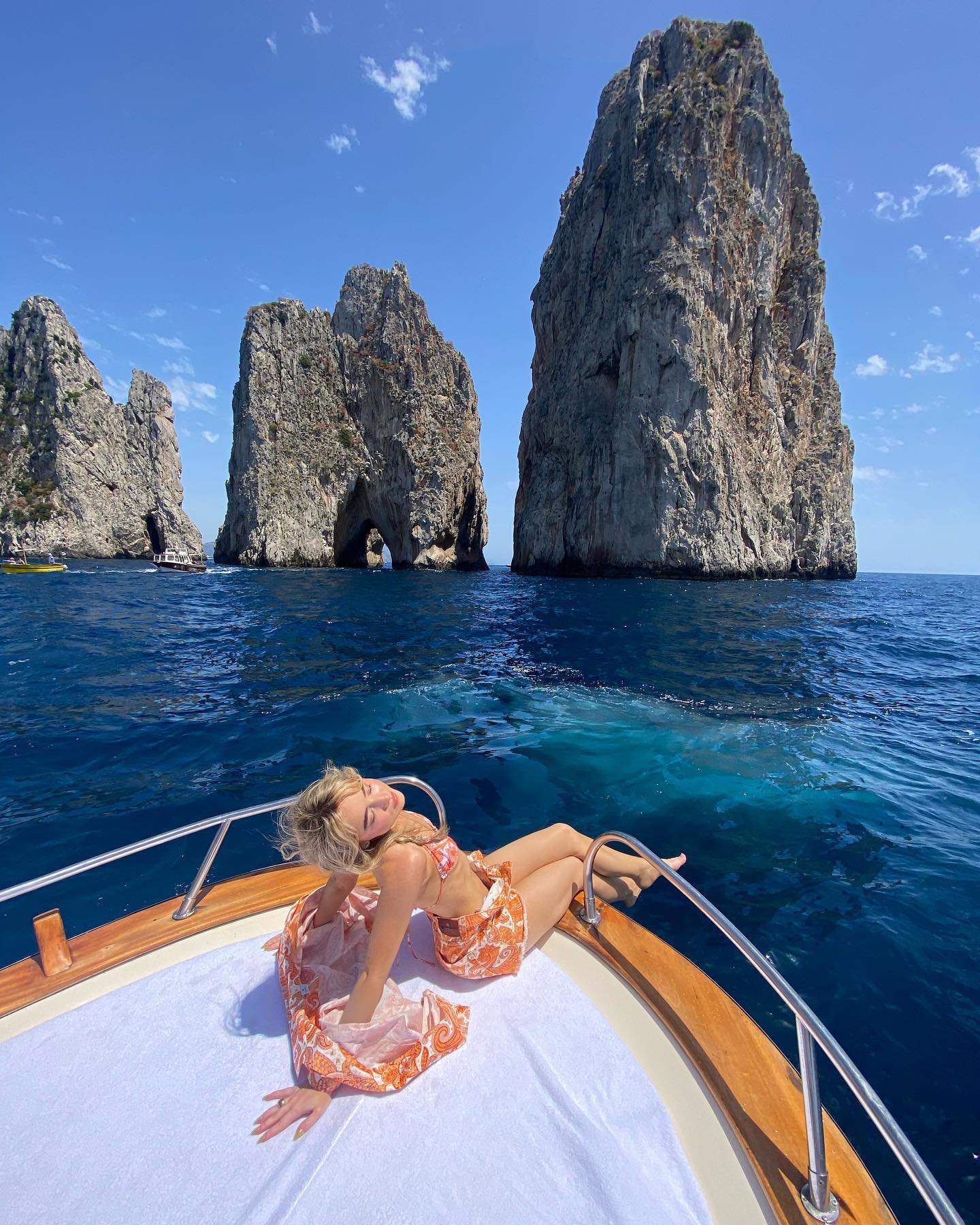 Hinh anh Cuối Hè tắm biển: Hãy để hai nàng thơ tóc vàng này gợi ý outfit 20