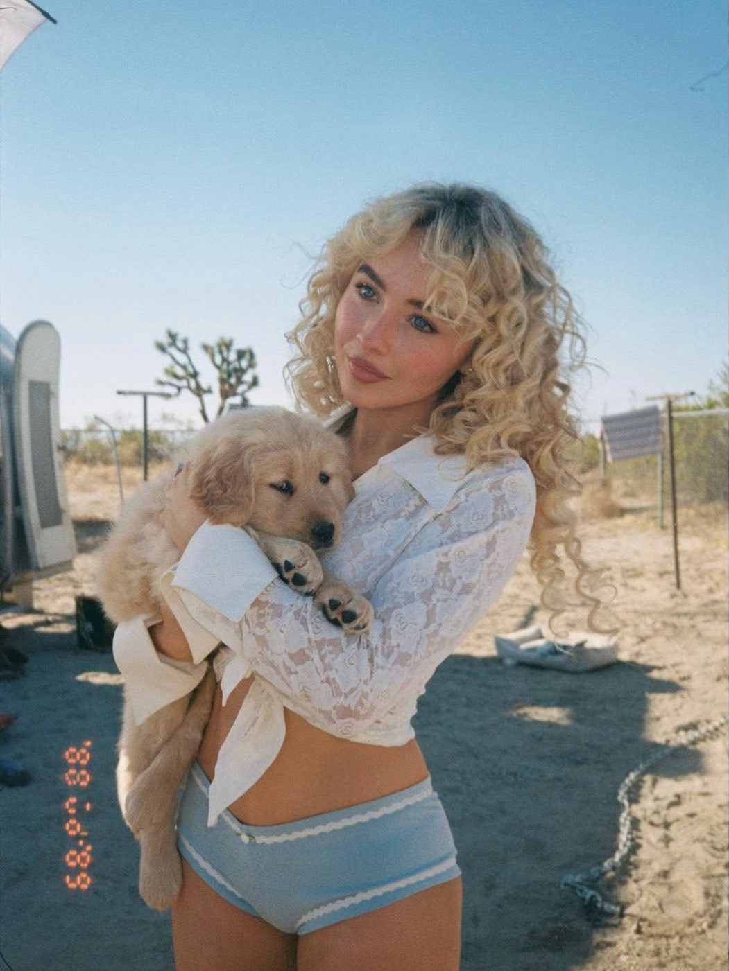 Hinh anh Cuối Hè tắm biển: Hãy để hai nàng thơ tóc vàng này gợi ý outfit 16