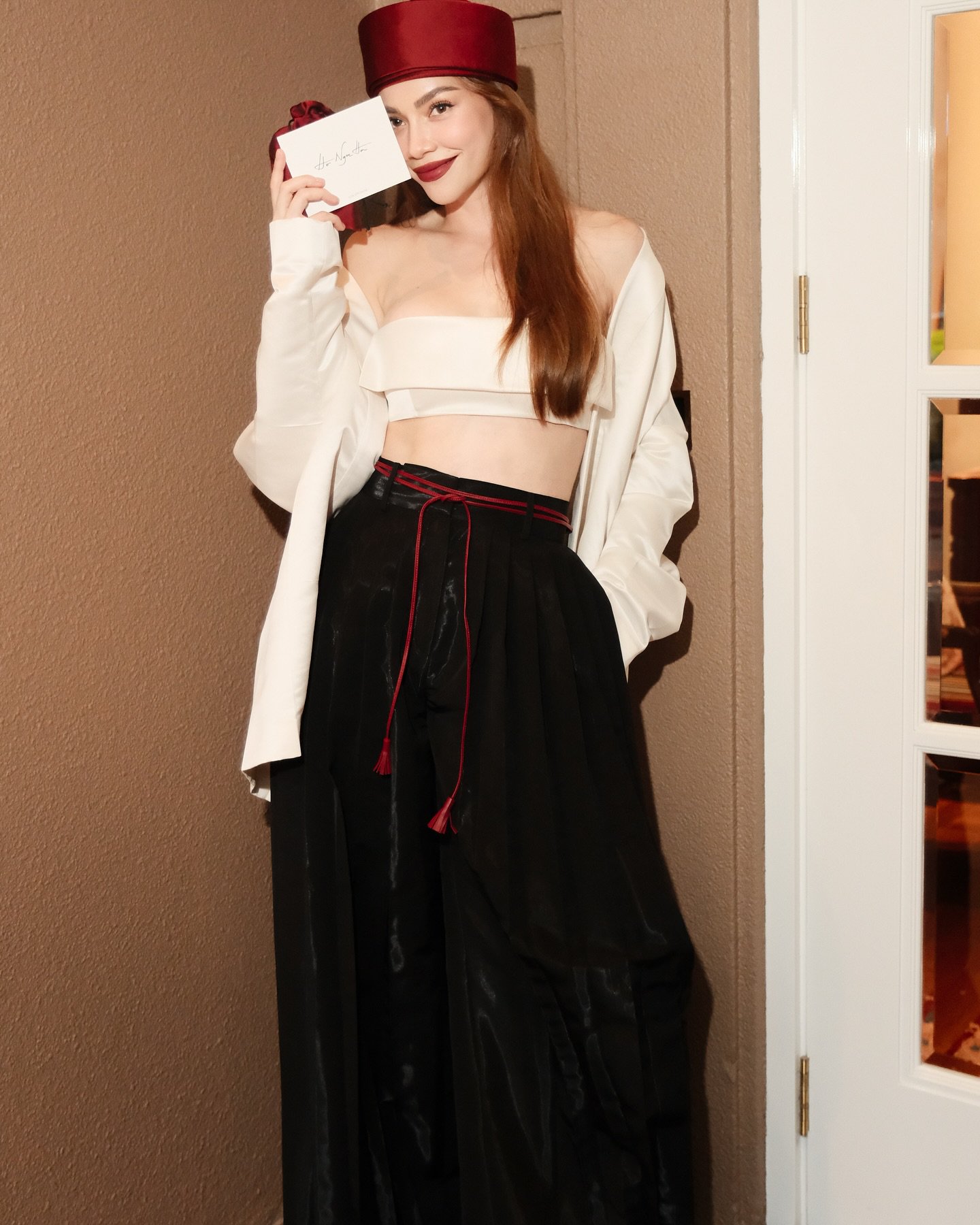 Hinh anh Mũ hộp (Pillbox hat): Biểu tượng cũ, tuyên ngôn mới 20