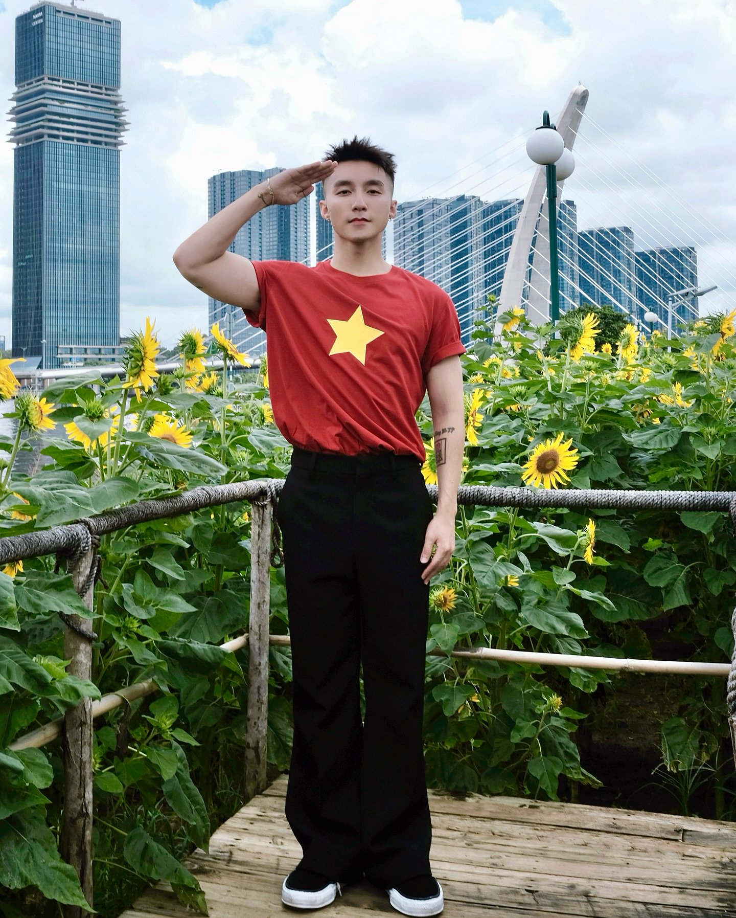 Hinh anh Khi thời trang hoà chung nhịp đập với Tổ quốc 6