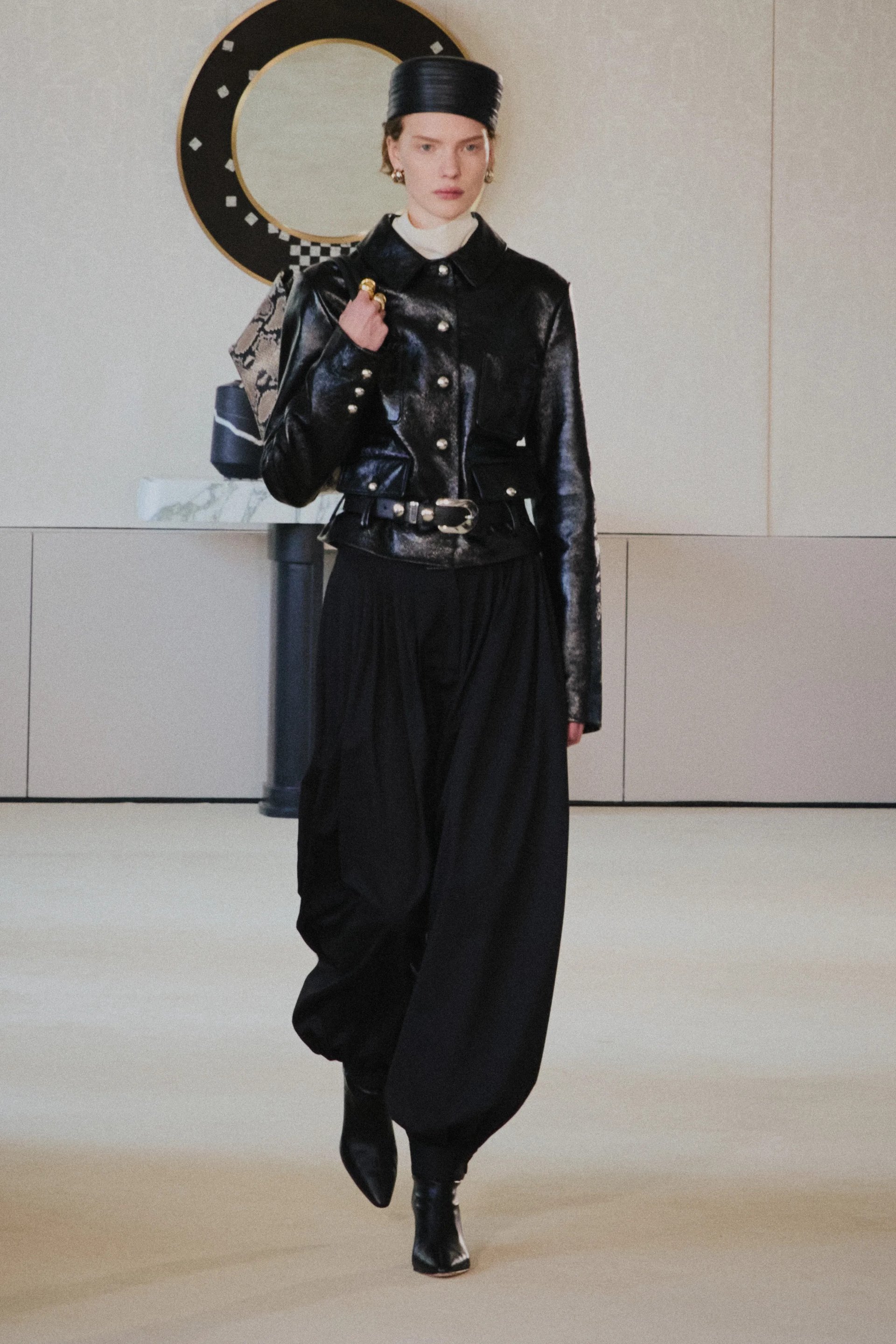 Hinh anh Balloon Pants – khi sự phồng là một thái độ 7