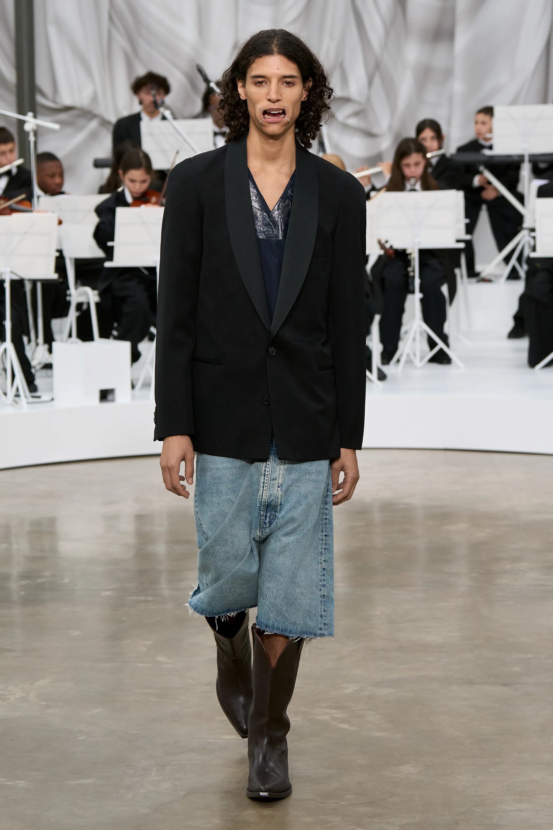 Hinh anh Ẩn danh không phải là biến mất. Đó là một cách hiện diện khác. 3