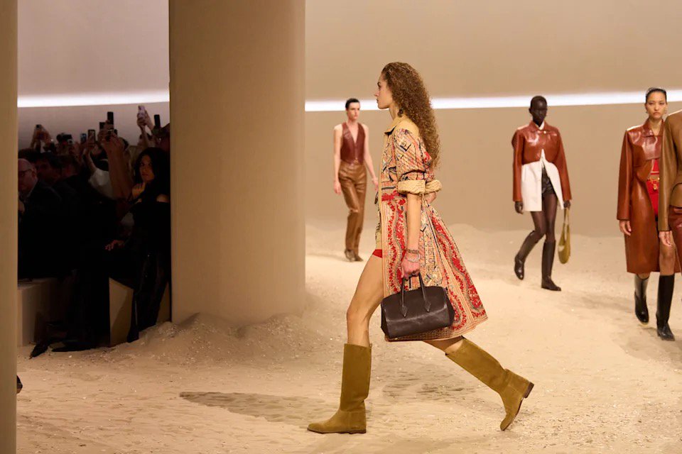 Hinh anh Hermès SS26: Khi di sản cũng biết cách gợi cảm hơn 2