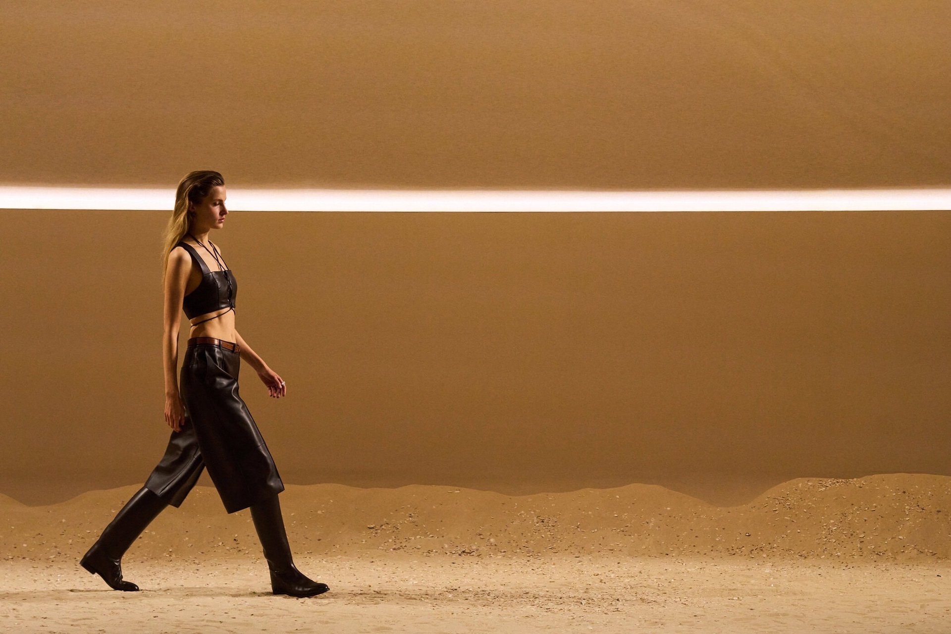 Hinh anh Hermès SS26: Khi di sản cũng biết cách gợi cảm hơn 5