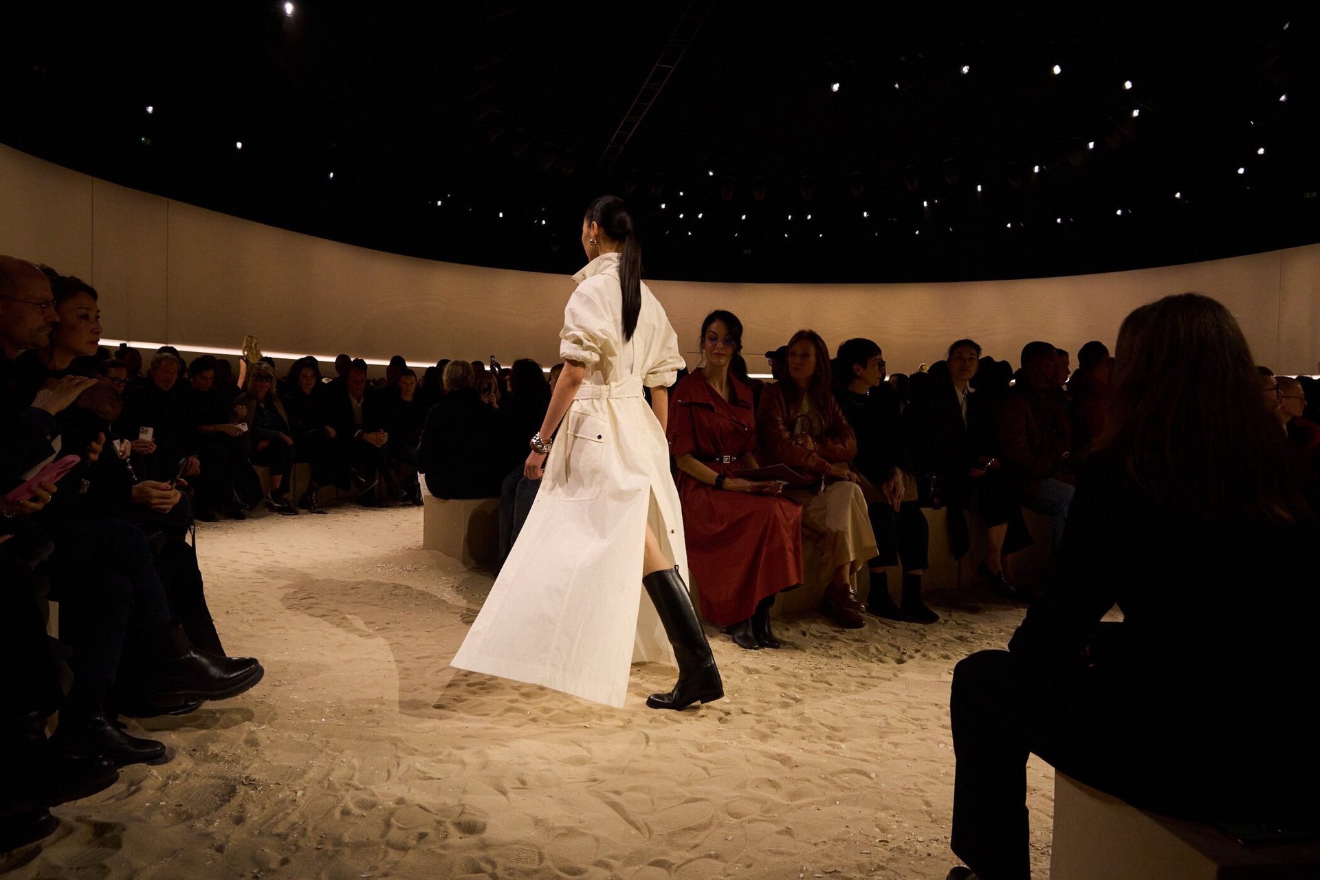 Hinh anh Hermès SS26: Khi di sản cũng biết cách gợi cảm hơn 6