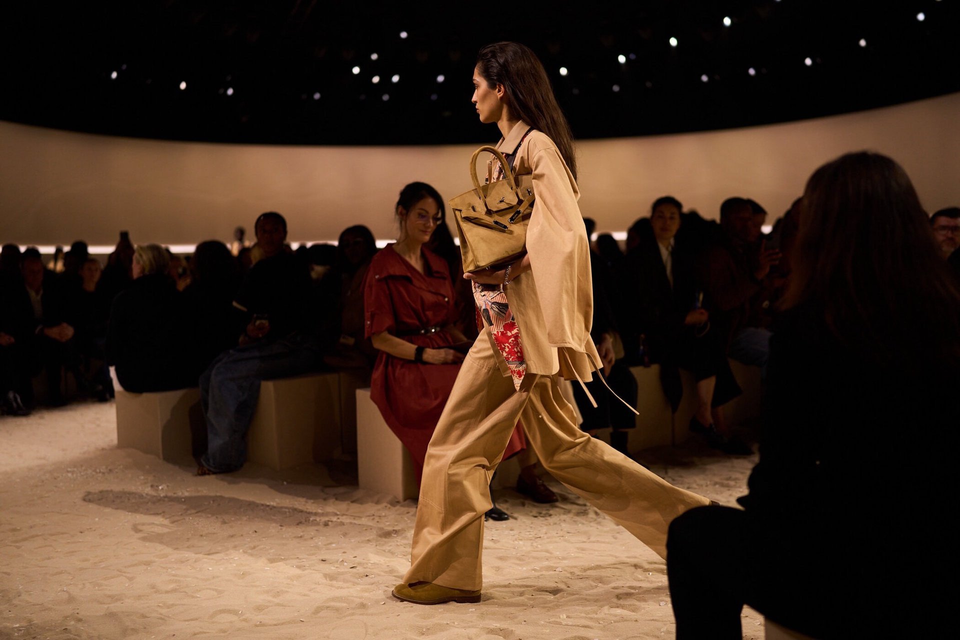 Hinh anh Hermès SS26: Khi di sản cũng biết cách gợi cảm hơn 7