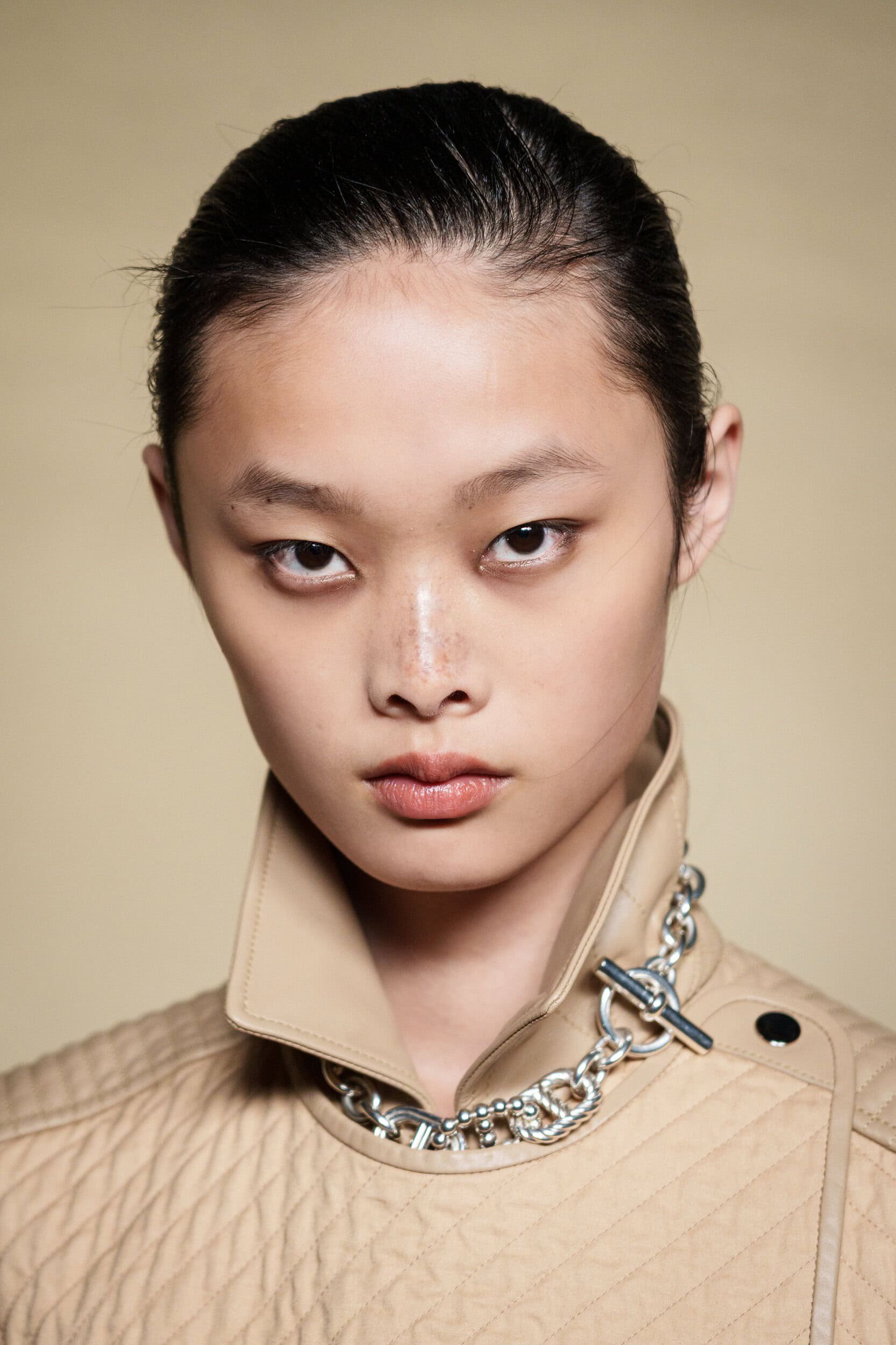 Hinh anh Hermès SS26: Khi di sản cũng biết cách gợi cảm hơn 9