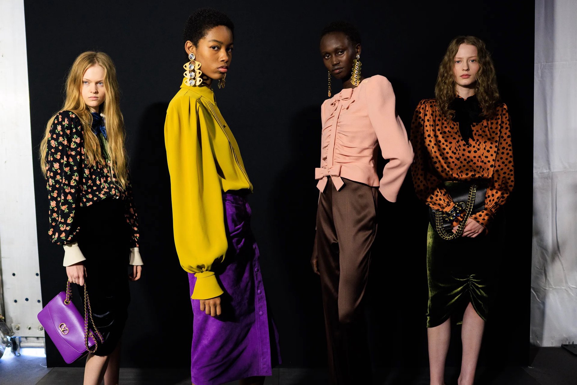 Hinh anh Valentino SS26: Đom đóm giữa đêm đen 30