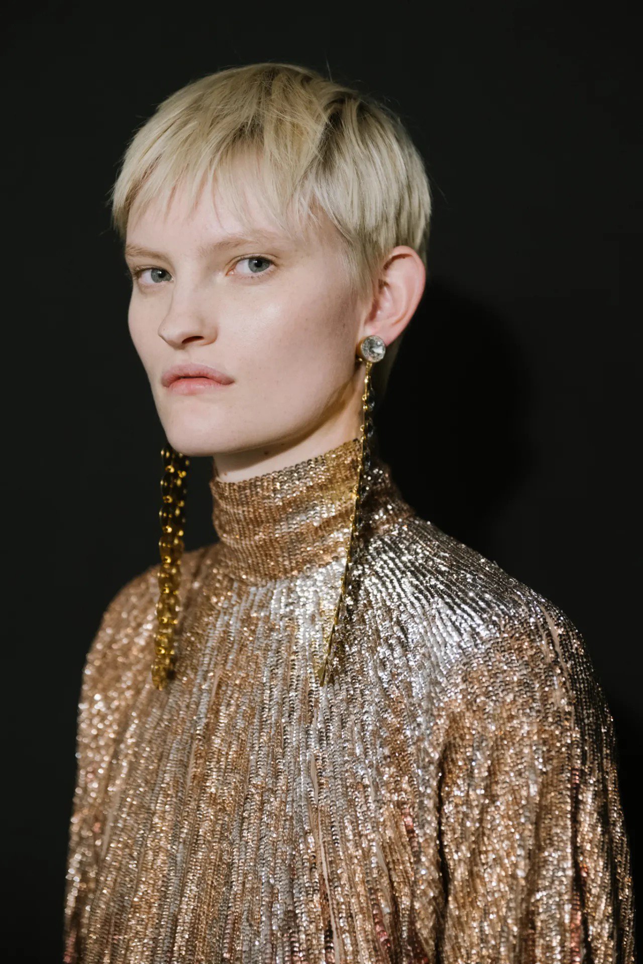 Hinh anh Valentino SS26: Đom đóm giữa đêm đen 40