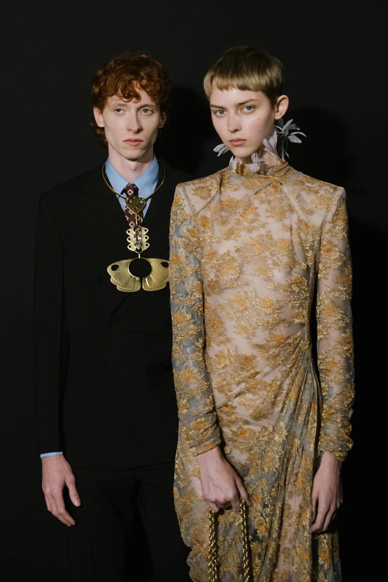 Hinh anh Valentino SS26: Đom đóm giữa đêm đen 39