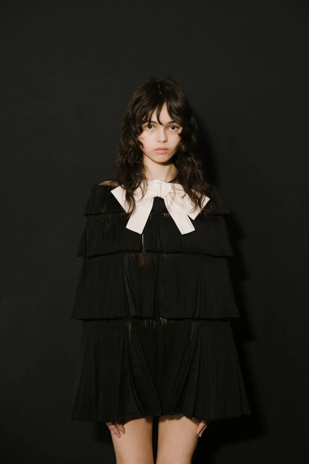 Hinh anh Valentino SS26: Đom đóm giữa đêm đen 44