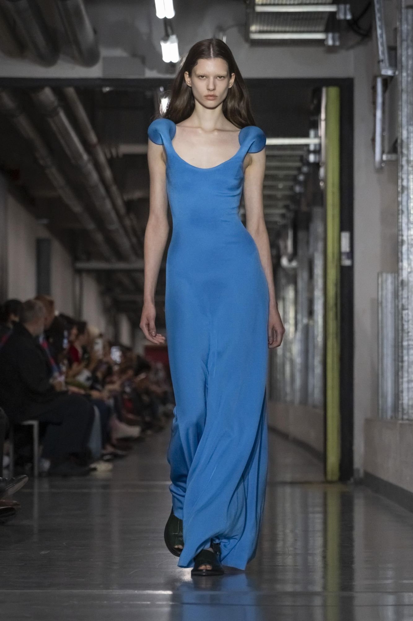 Hinh anh Jean Paul Gaultier SS26: "Enfant terrible", đứa trẻ hư của làng thời trang năm 2025 đã lộ diện 38