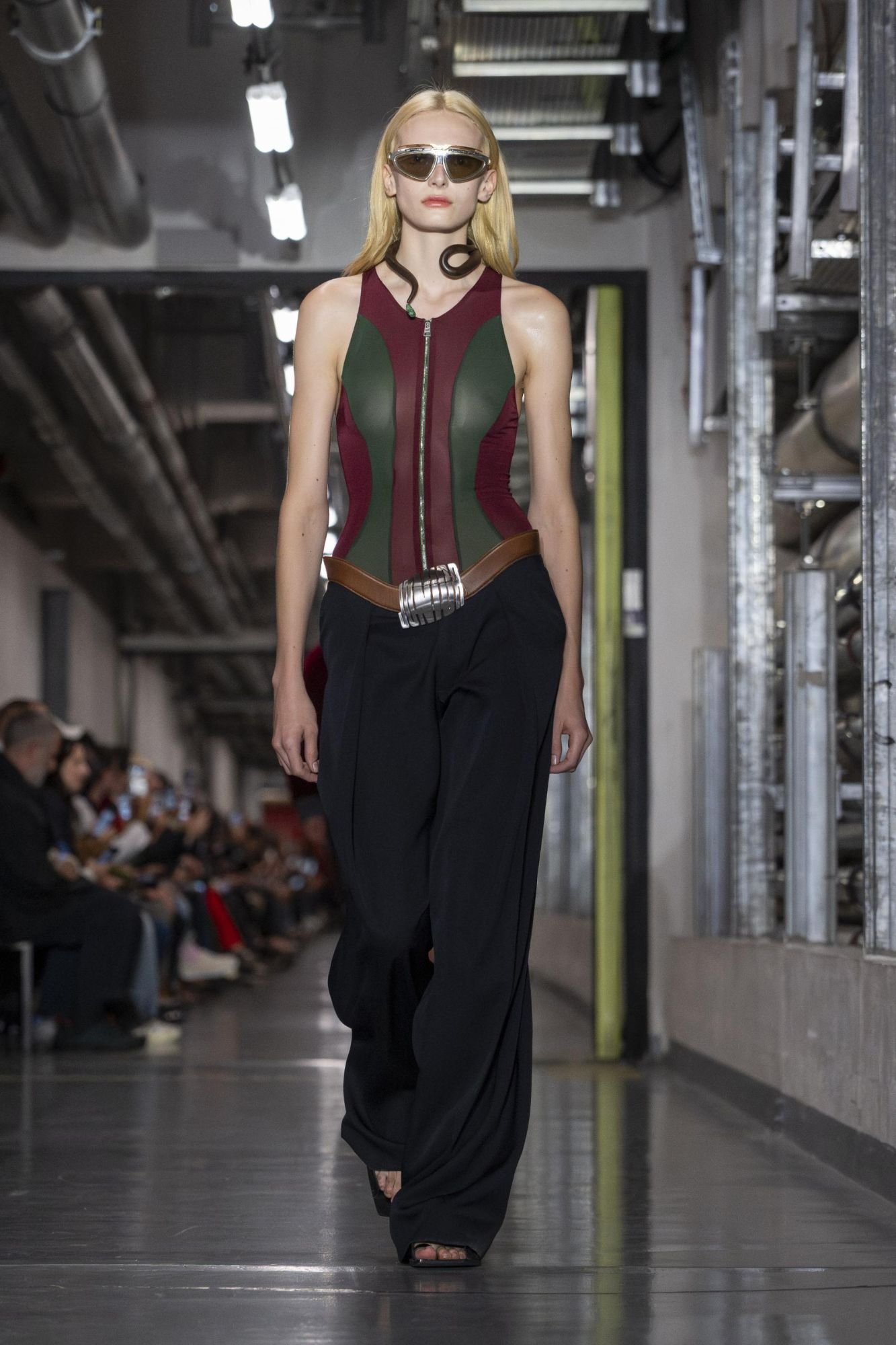 Hinh anh Jean Paul Gaultier SS26: "Enfant terrible", đứa trẻ hư của làng thời trang năm 2025 đã lộ diện 7