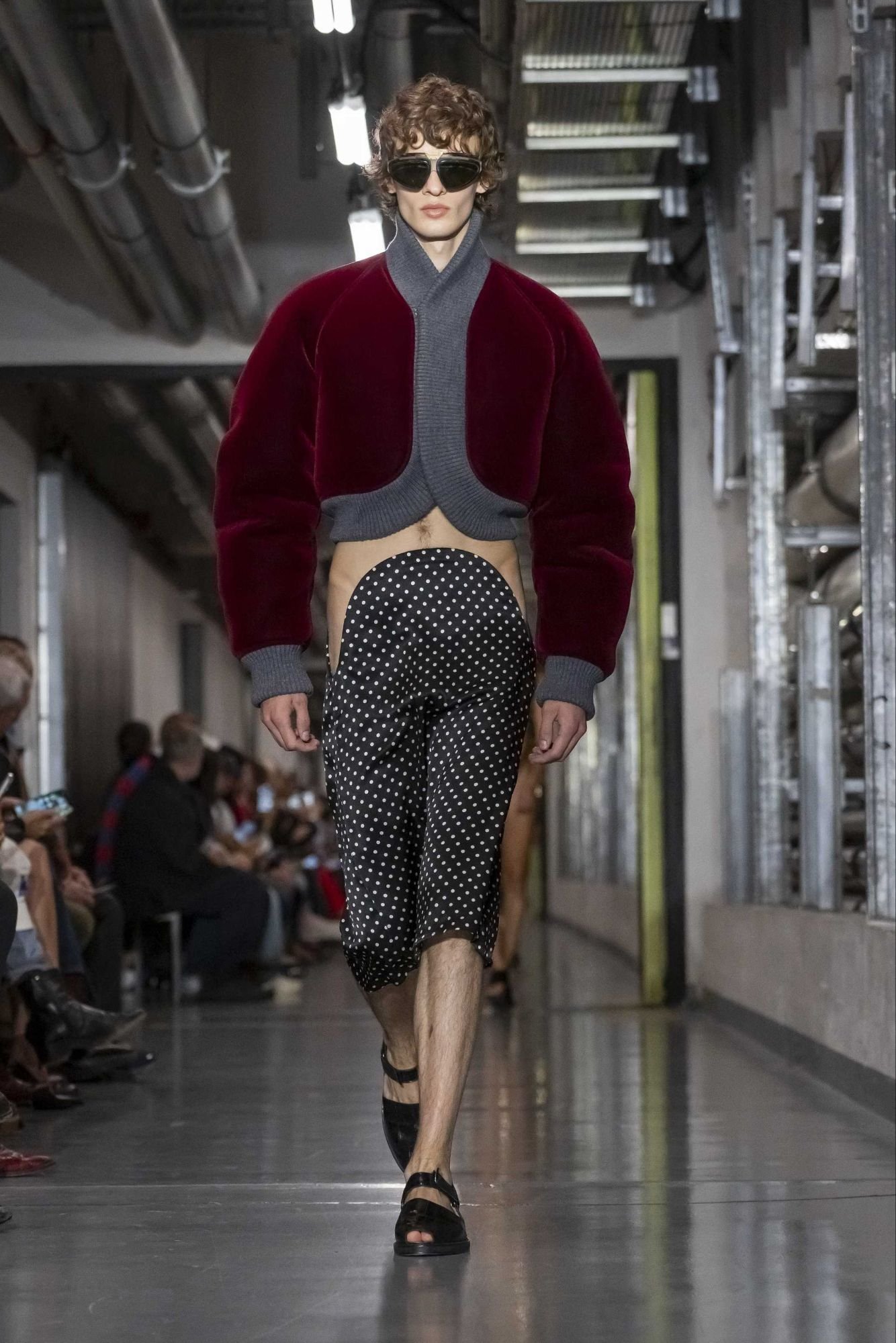 Hinh anh Jean Paul Gaultier SS26: "Enfant terrible", đứa trẻ hư của làng thời trang năm 2025 đã lộ diện 52