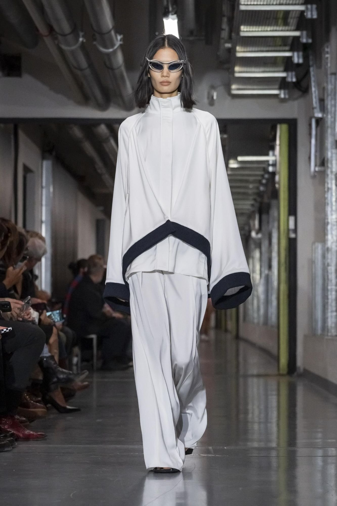 Hinh anh Jean Paul Gaultier SS26: "Enfant terrible", đứa trẻ hư của làng thời trang năm 2025 đã lộ diện 13