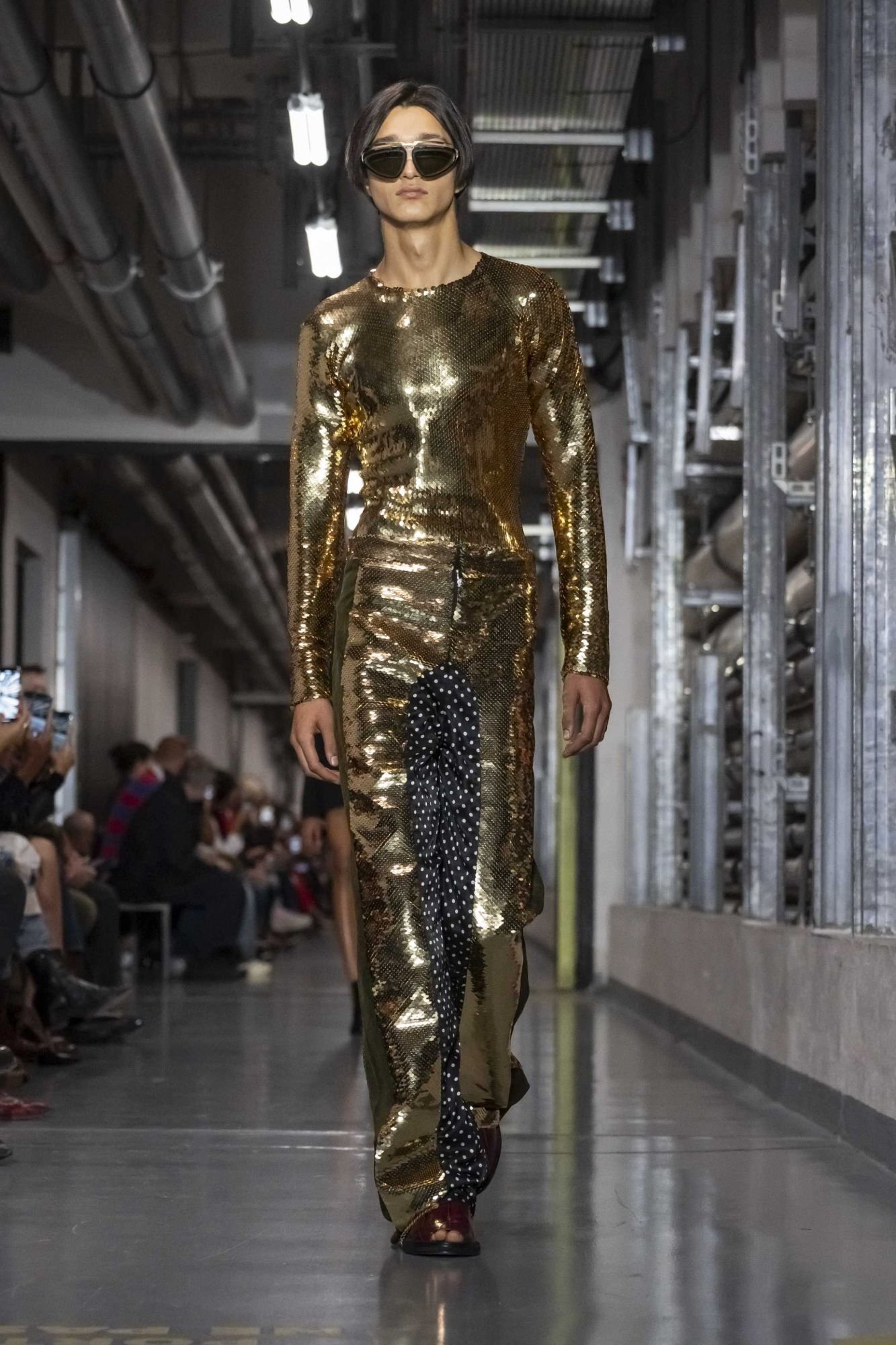 Hinh anh Jean Paul Gaultier SS26: "Enfant terrible", đứa trẻ hư của làng thời trang năm 2025 đã lộ diện 55