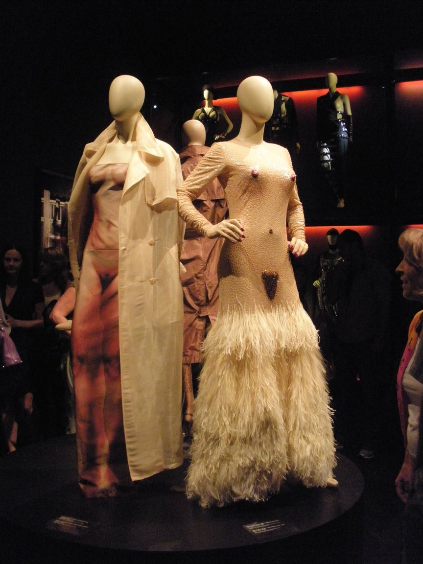 Hinh anh Jean Paul Gaultier SS26: "Enfant terrible", đứa trẻ hư của làng thời trang năm 2025 đã lộ diện 37