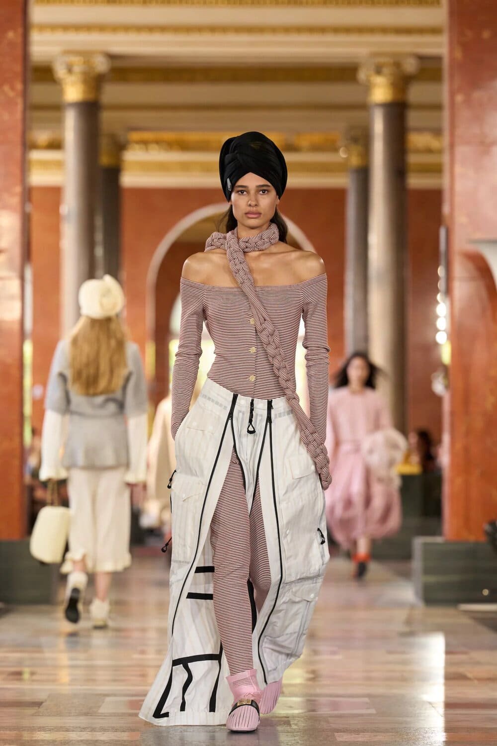 Hinh anh 4 xu hướng từ Paris Fashion Week SS26: Các ông lớn đang cố “bắt thóp” GenZ 10