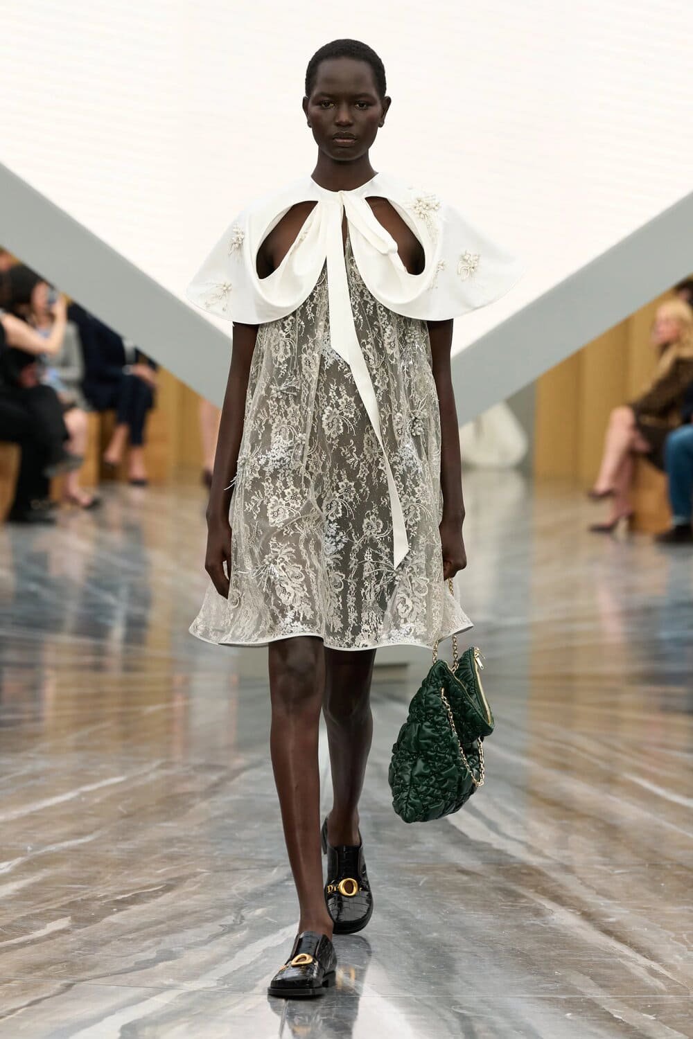 Hinh anh 4 xu hướng từ Paris Fashion Week SS26: Các ông lớn đang cố “bắt thóp” GenZ 21