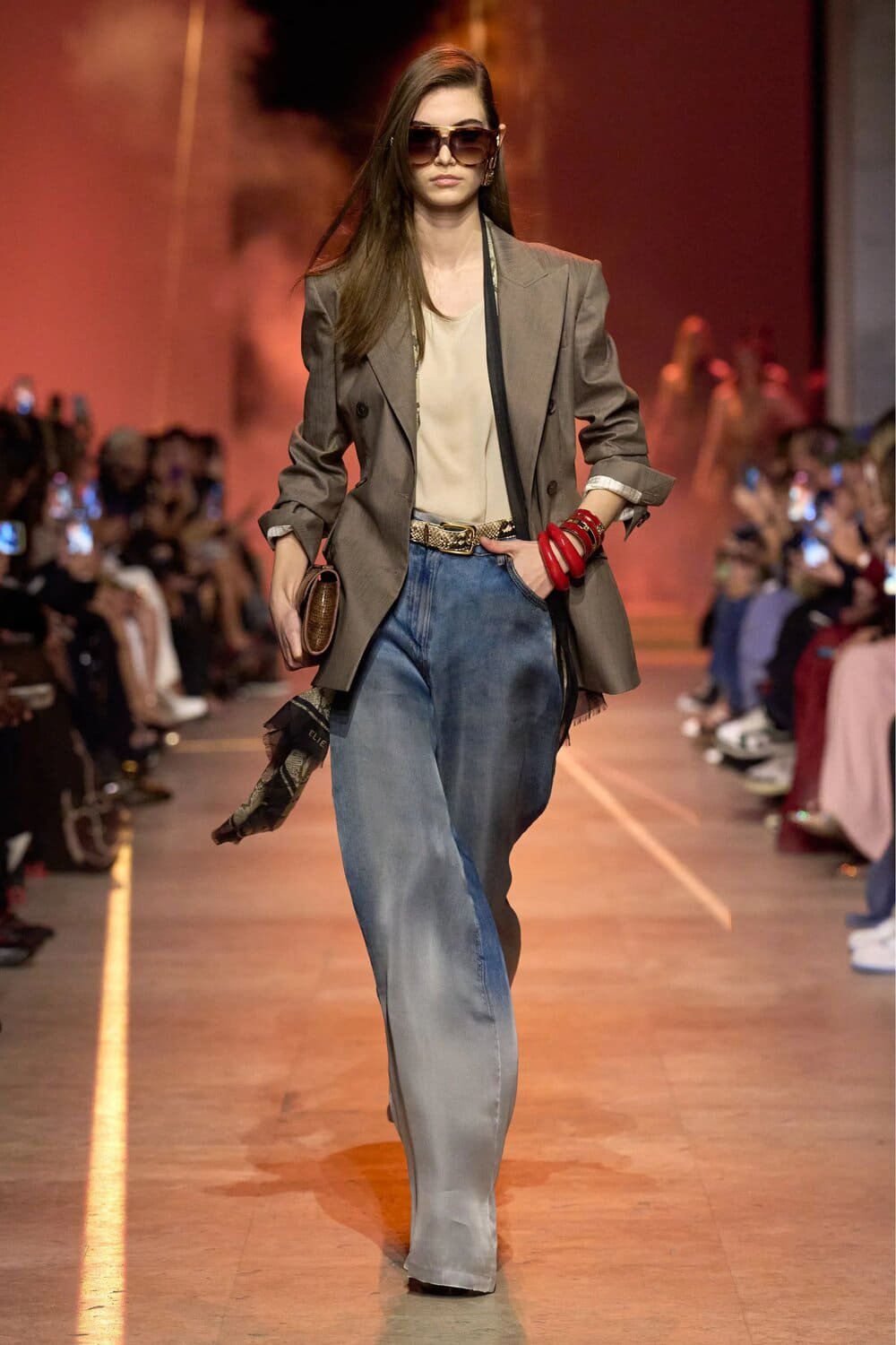 Hinh anh 4 xu hướng từ Paris Fashion Week SS26: Các ông lớn đang cố “bắt thóp” GenZ 27