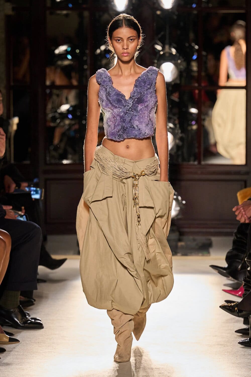 Hinh anh 4 xu hướng từ Paris Fashion Week SS26: Các ông lớn đang cố “bắt thóp” GenZ 32