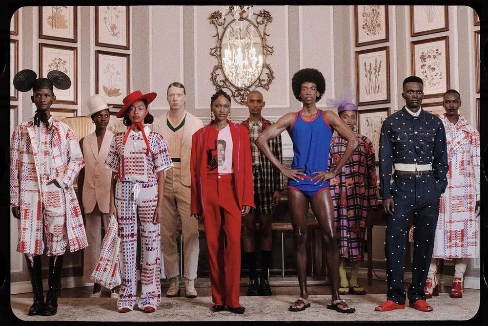 Hinh anh Từ túi chợ đến sàn runway: Túi nhựa kẻ caro và ý nghĩa ẩn giấu của chúng 7