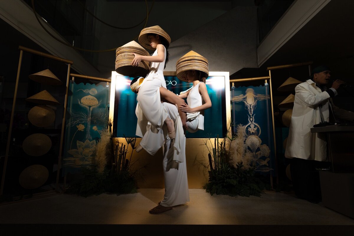 Khách mời trải nghiệm hành trình nghệ thuật immersive tại lễ kỷ niệm 20 năm CAO Fine Jewellery, nơi cảm xúc được “nghe - chạm - cảm”