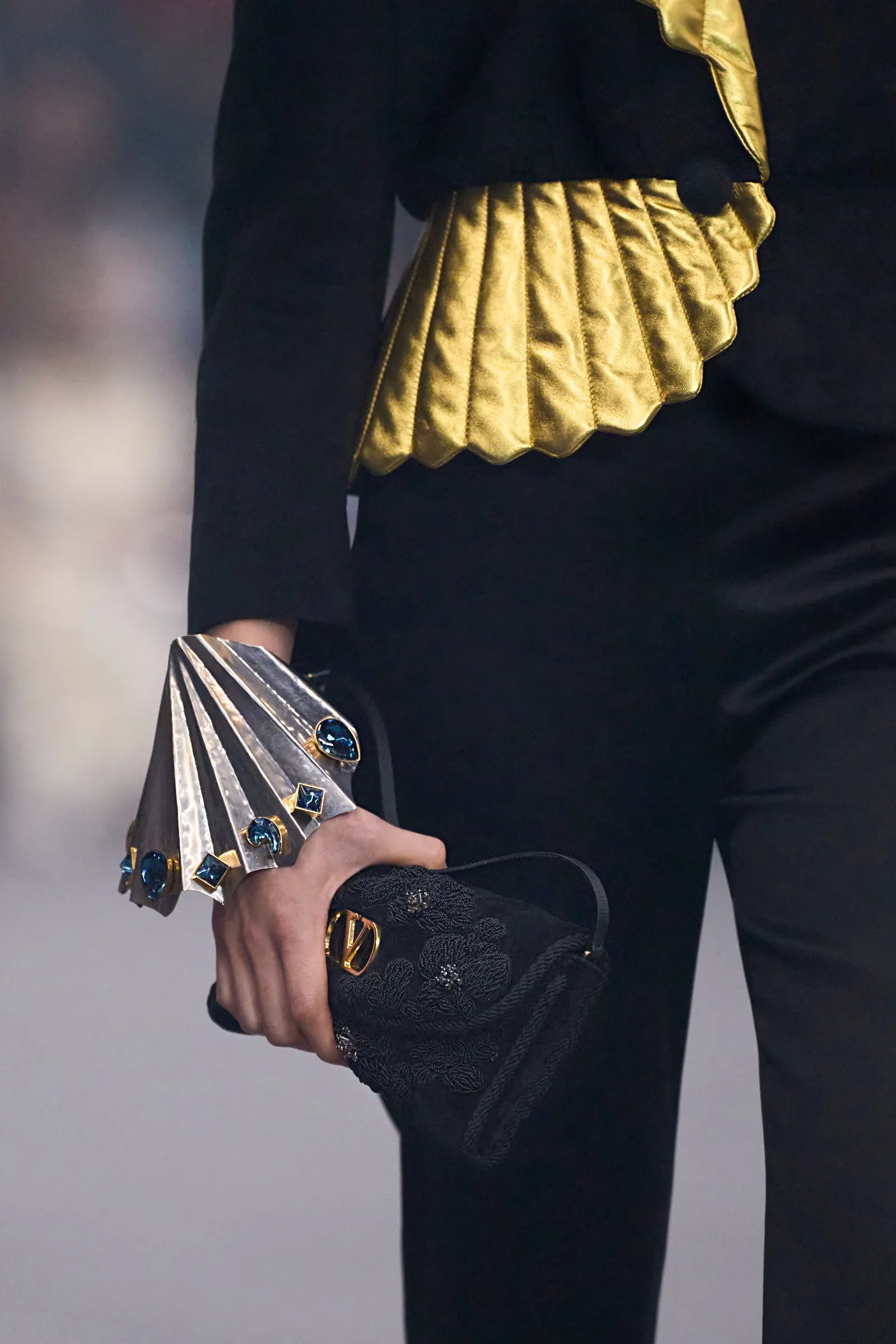 Hinh anh Hình khối thô mộc 5