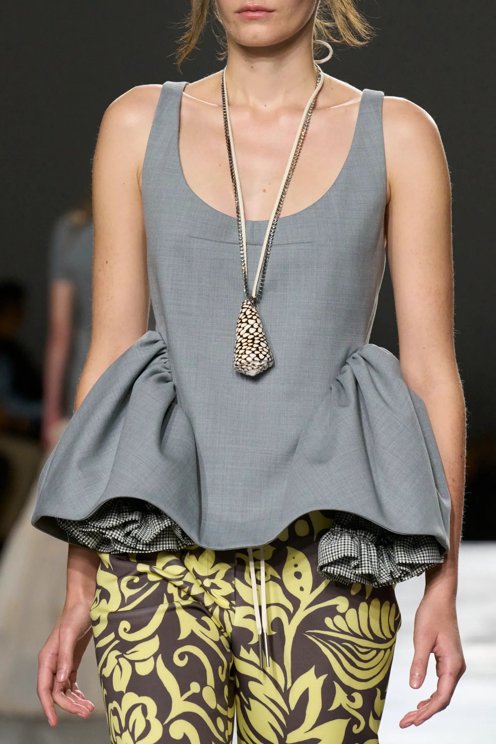 Hinh anh Gỗ, dây thừng và vàng 2