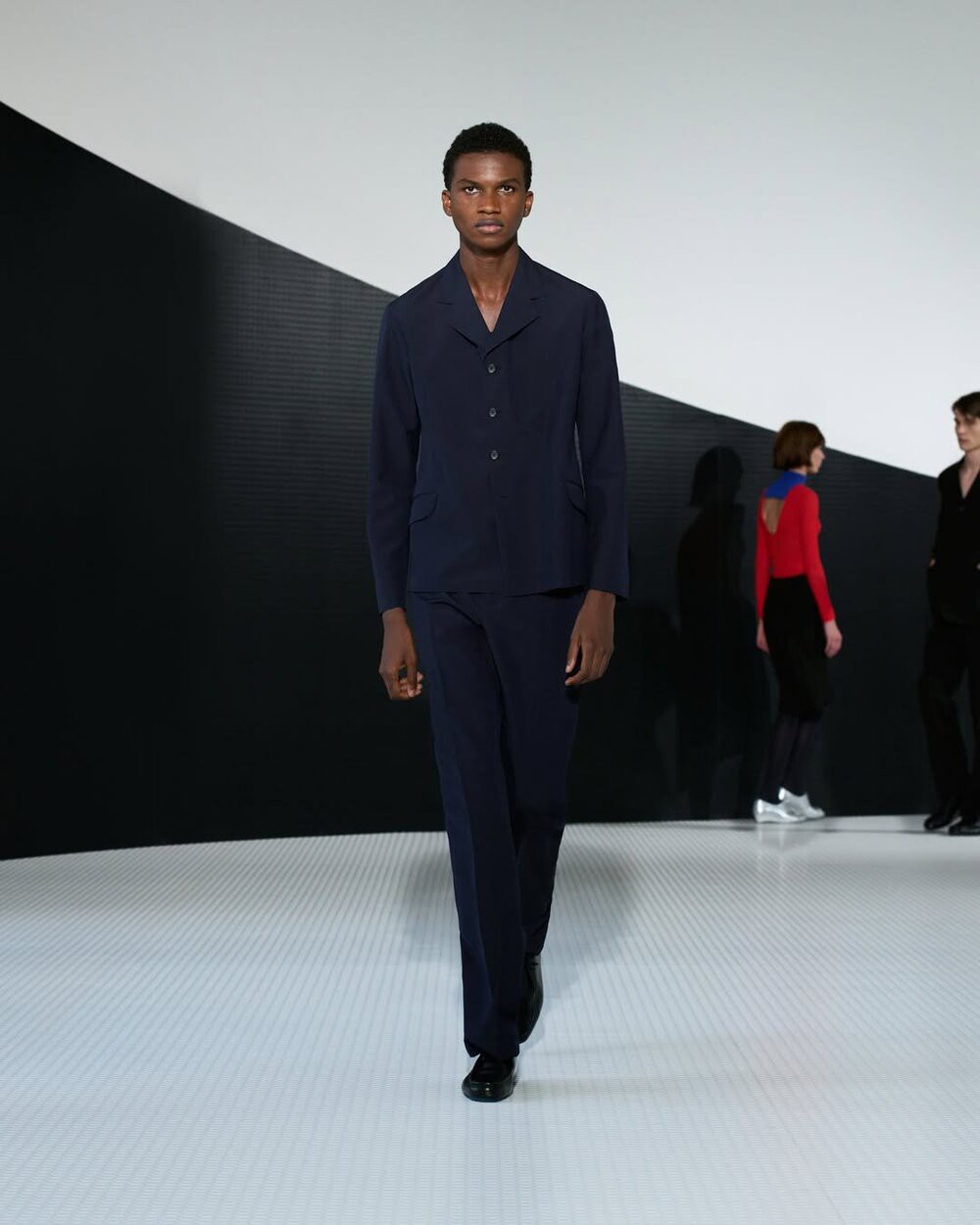 Hinh anh Jil Sander Xuân Hè 2026: Màn ra mắt đầy tư duy của Simone Bellotti 12