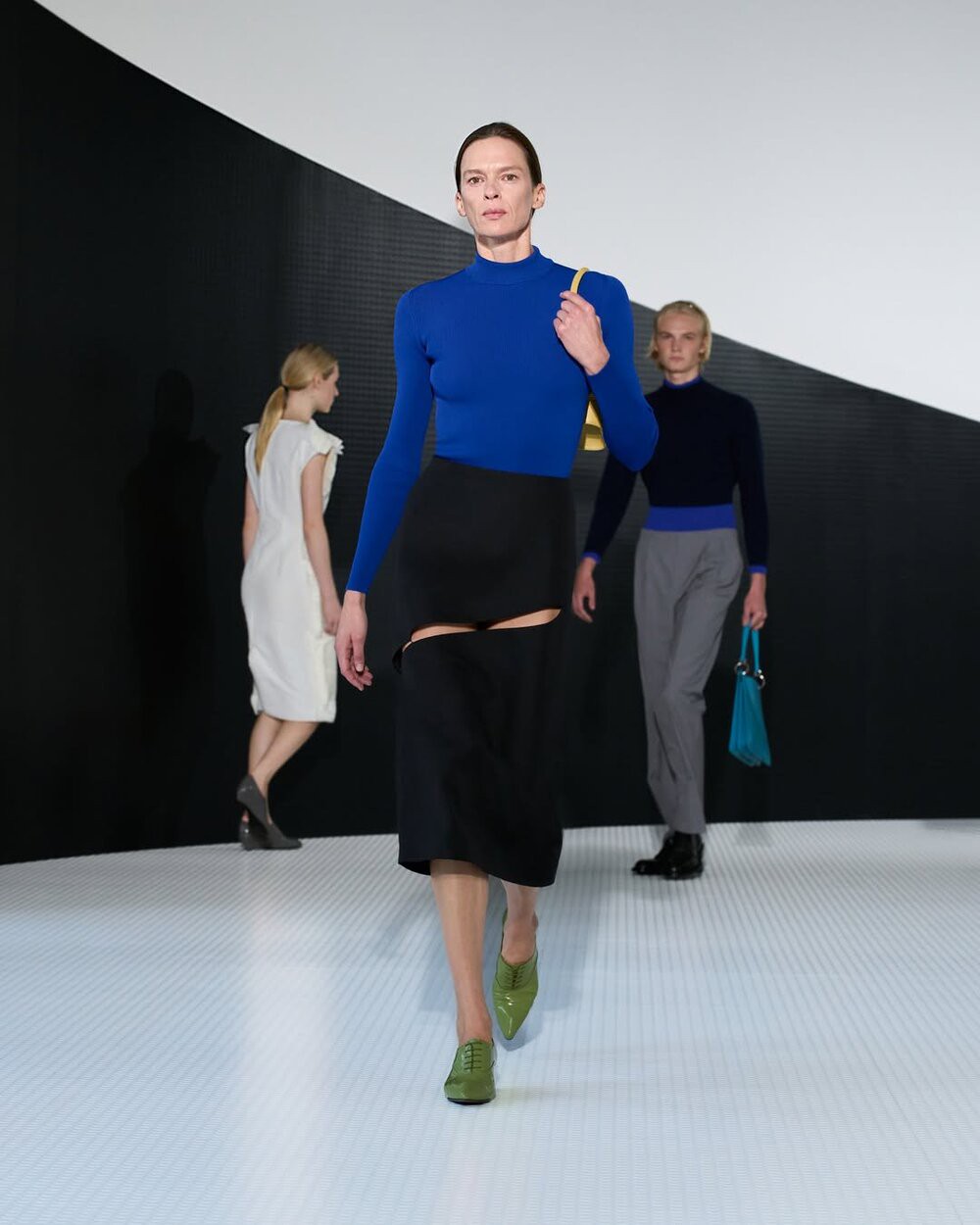 Hinh anh Jil Sander Xuân Hè 2026: Màn ra mắt đầy tư duy của Simone Bellotti 17