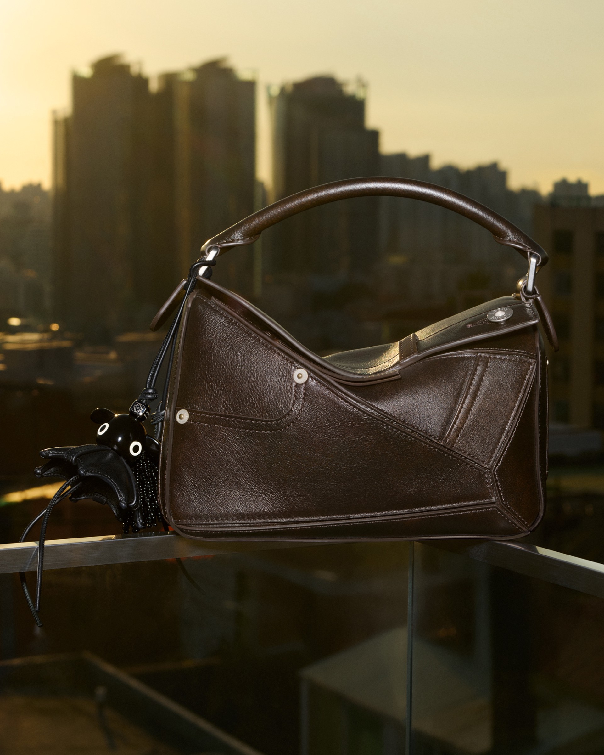 Hinh anh Đại sứ GISELLE trong bộ sưu tập chớm Xuân Hè 2026 của LOEWE 1