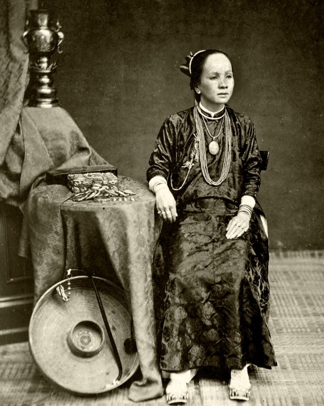 Hinh anh Áo dài thầy đồ: Tà áo mang mùi hương của mực mài và đạo học Việt 5