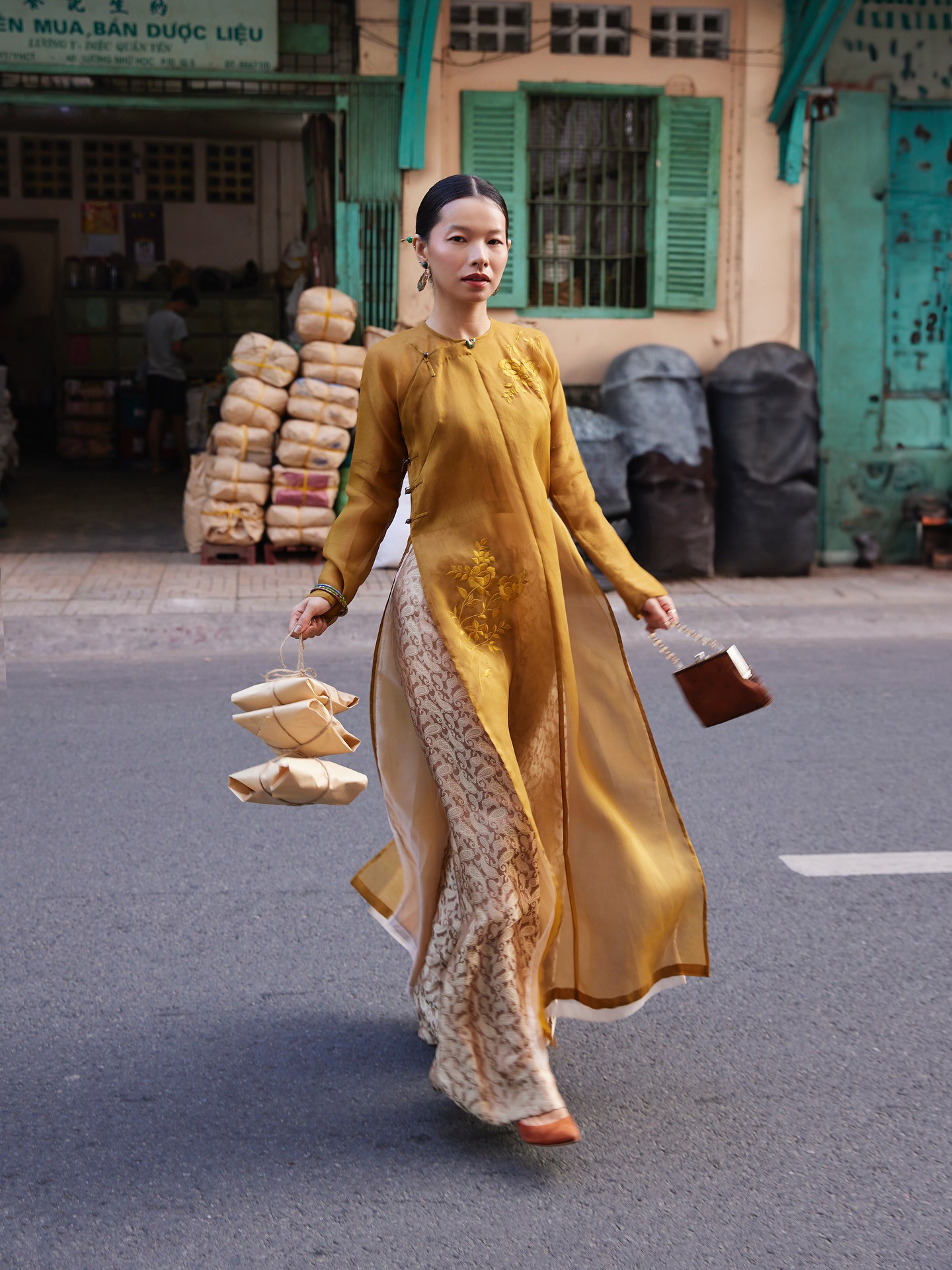 Hinh anh Áo dài thầy đồ: Tà áo mang mùi hương của mực mài và đạo học Việt 24