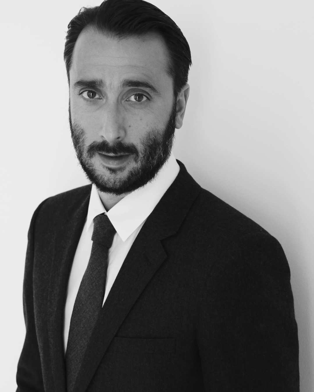 CEO Emmanuel Gintzburger tạm thời trực tiếp dẫn dắt đội ngũ thiết kế Versace