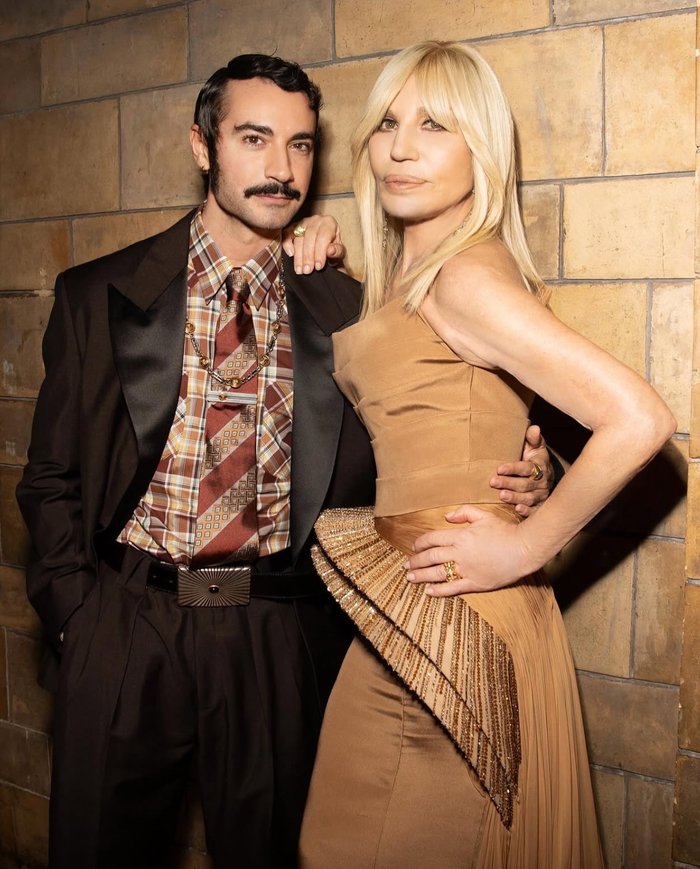 Hinh anh Dario Vitale rời Versace sau 9 tháng - Prada đặt lại bài toán tăng trưởng cho Versace? 5