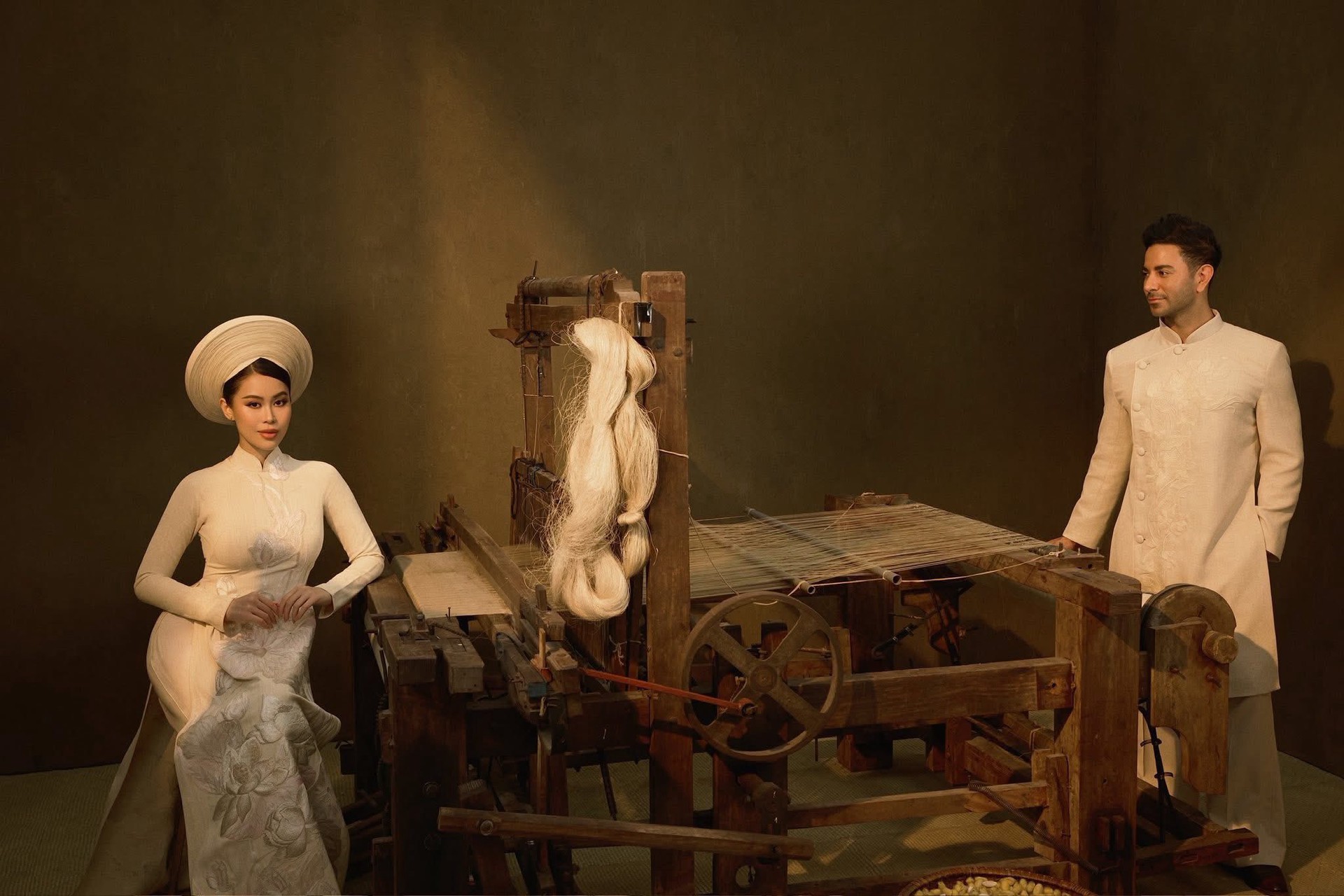 Hinh anh Tơ sen trong ngày cưới của Tiên Nguyễn: Sợi vải cổ truyền và ước nguyện tương lai 5