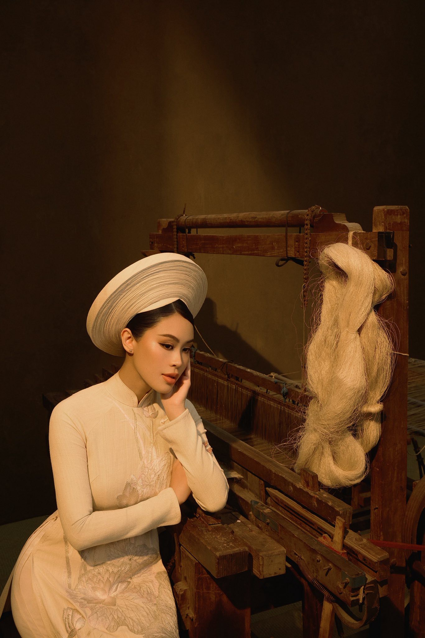 Hinh anh Tơ sen trong ngày cưới của Tiên Nguyễn: Sợi vải cổ truyền và ước nguyện tương lai 3