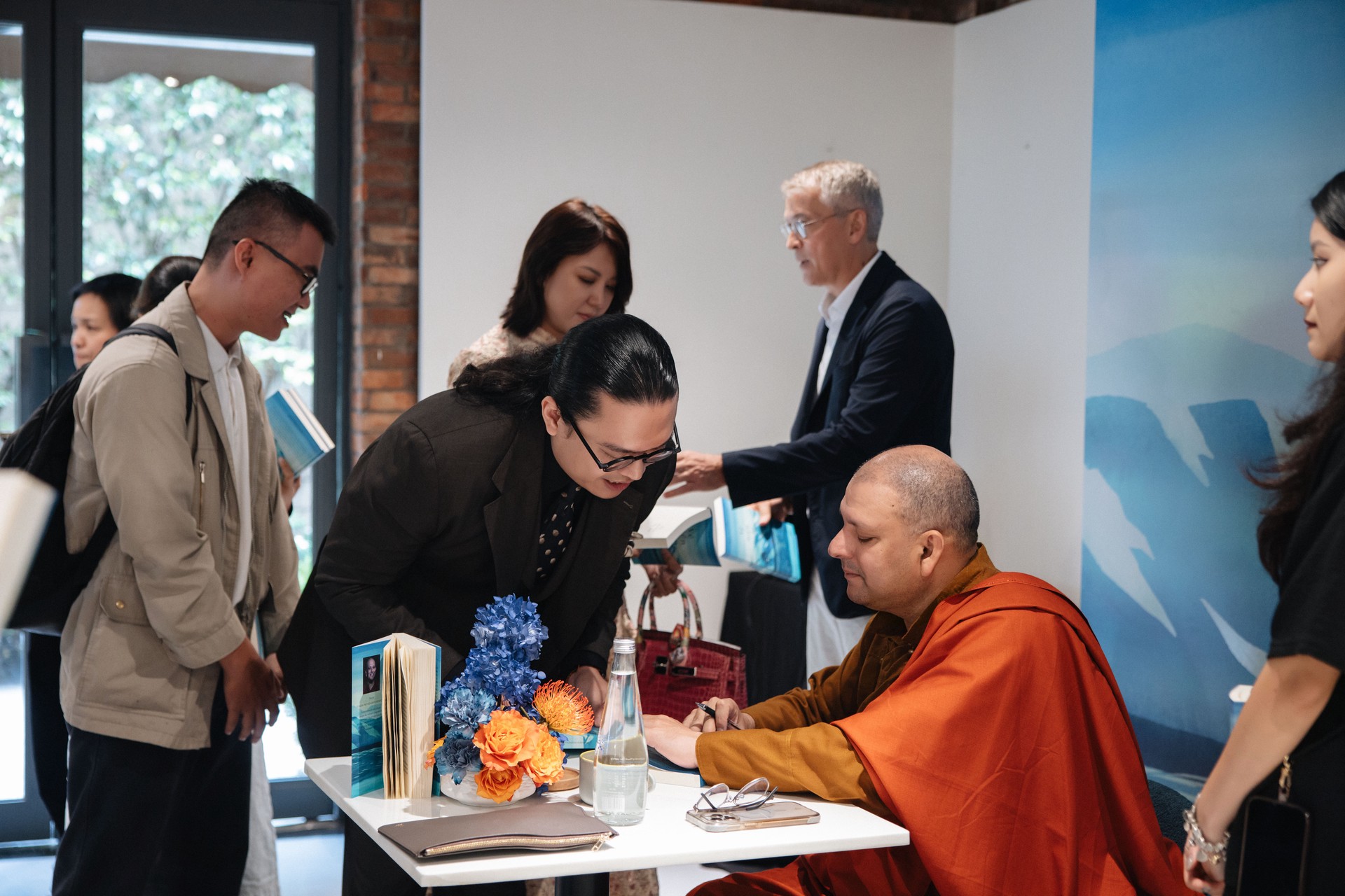 Hinh anh Đi tìm miền an trú trong hồi ký “Về miền bí ẩn” cùng Tôn sư Tenzin Priyadarshi Rinpoche 4