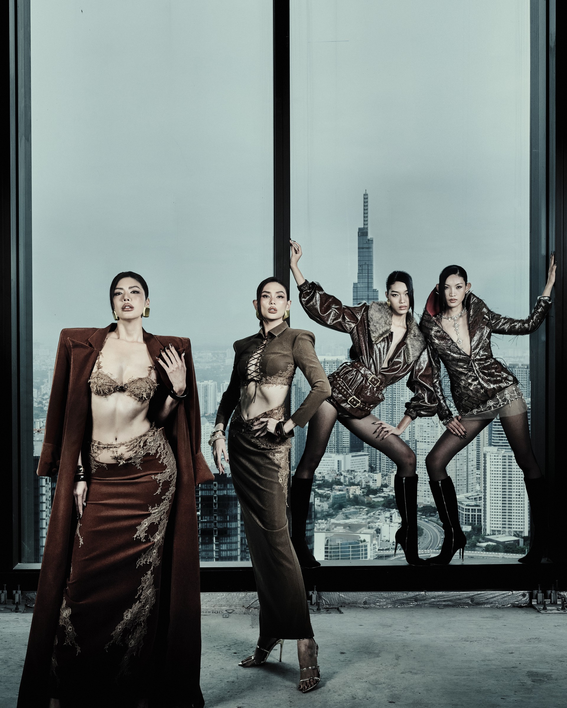 Hinh anh Emerge 2025 - Bản giao hưởng thị giác với ánh kim và đường cong của NTK Đỗ Long  1