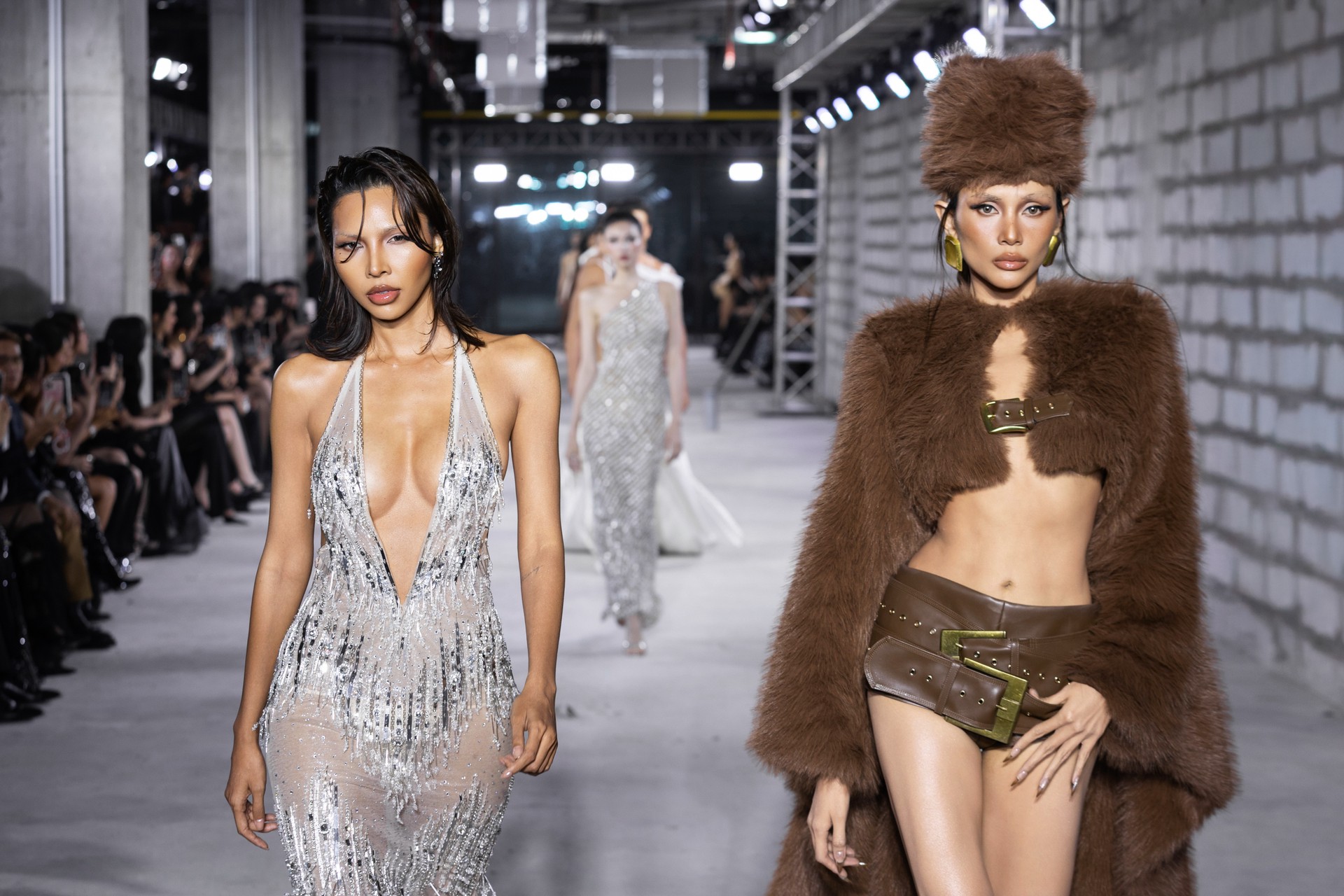 Hinh anh Emerge 2025 - Bản giao hưởng thị giác với ánh kim và đường cong của NTK Đỗ Long  3