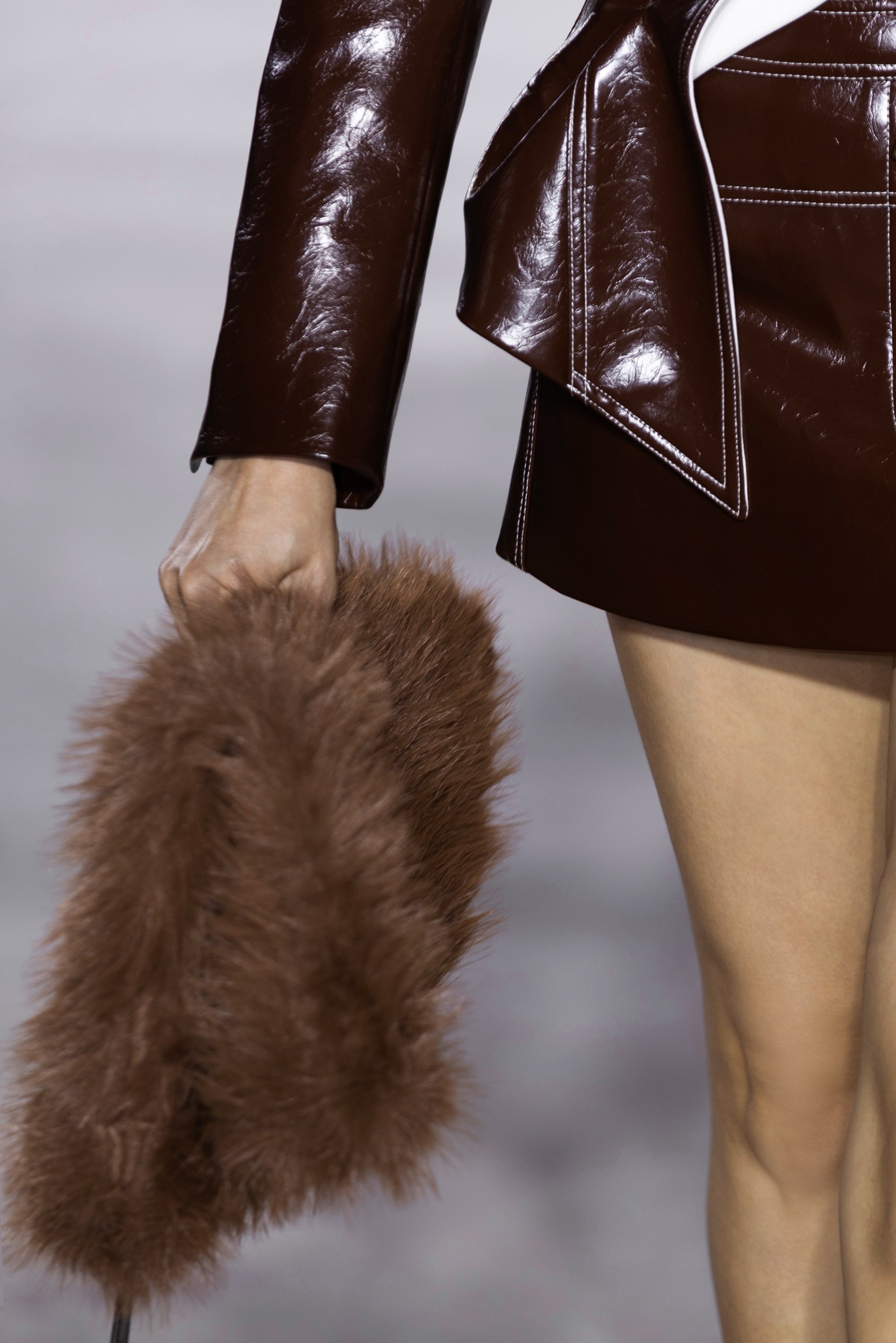 Hinh anh Emerge 2025 - Bản giao hưởng thị giác với ánh kim và đường cong của NTK Đỗ Long  11