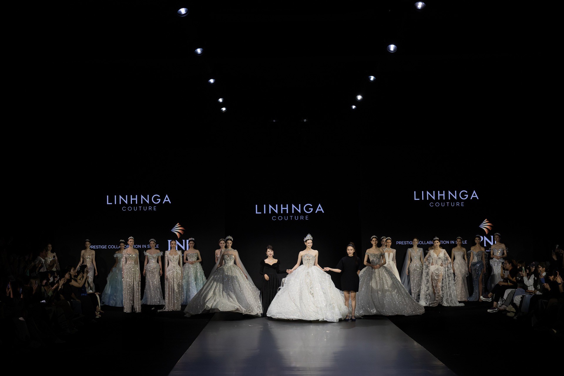 Linh Nga Couture ghi dấu ấn với BST váy cưới xa hoa tại Sanya Bridal Fashion Week 2025