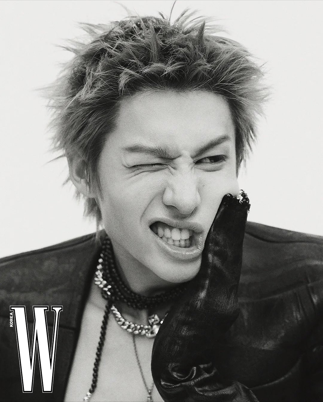 MARTIN CORTIS phủ sóng trên loạt bìa tạp chí thời trang như bìa kỹ thuật số W Korea