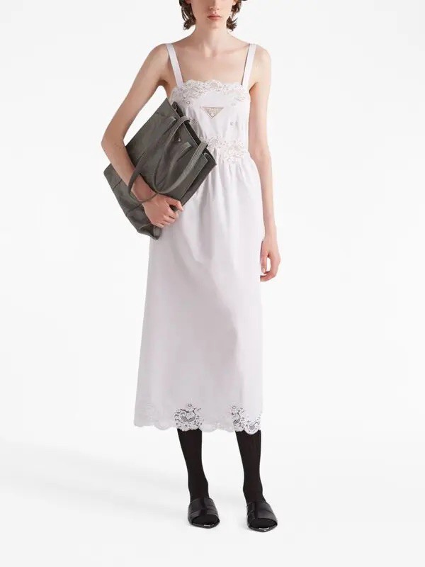 Hình ảnh: Váy viền ren của Prada