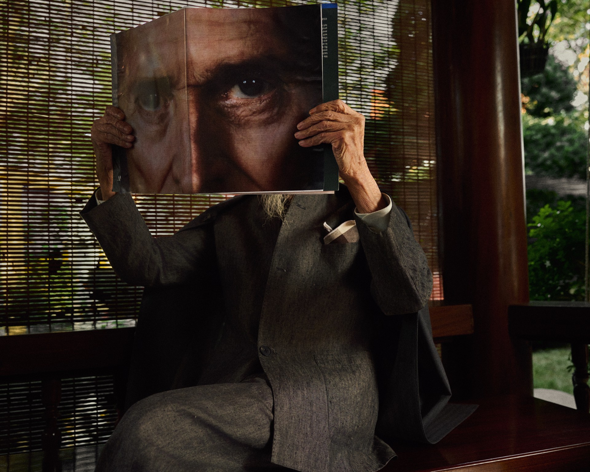 Âu phục vẫn là thiết kế chủ chốt của thương hiệu