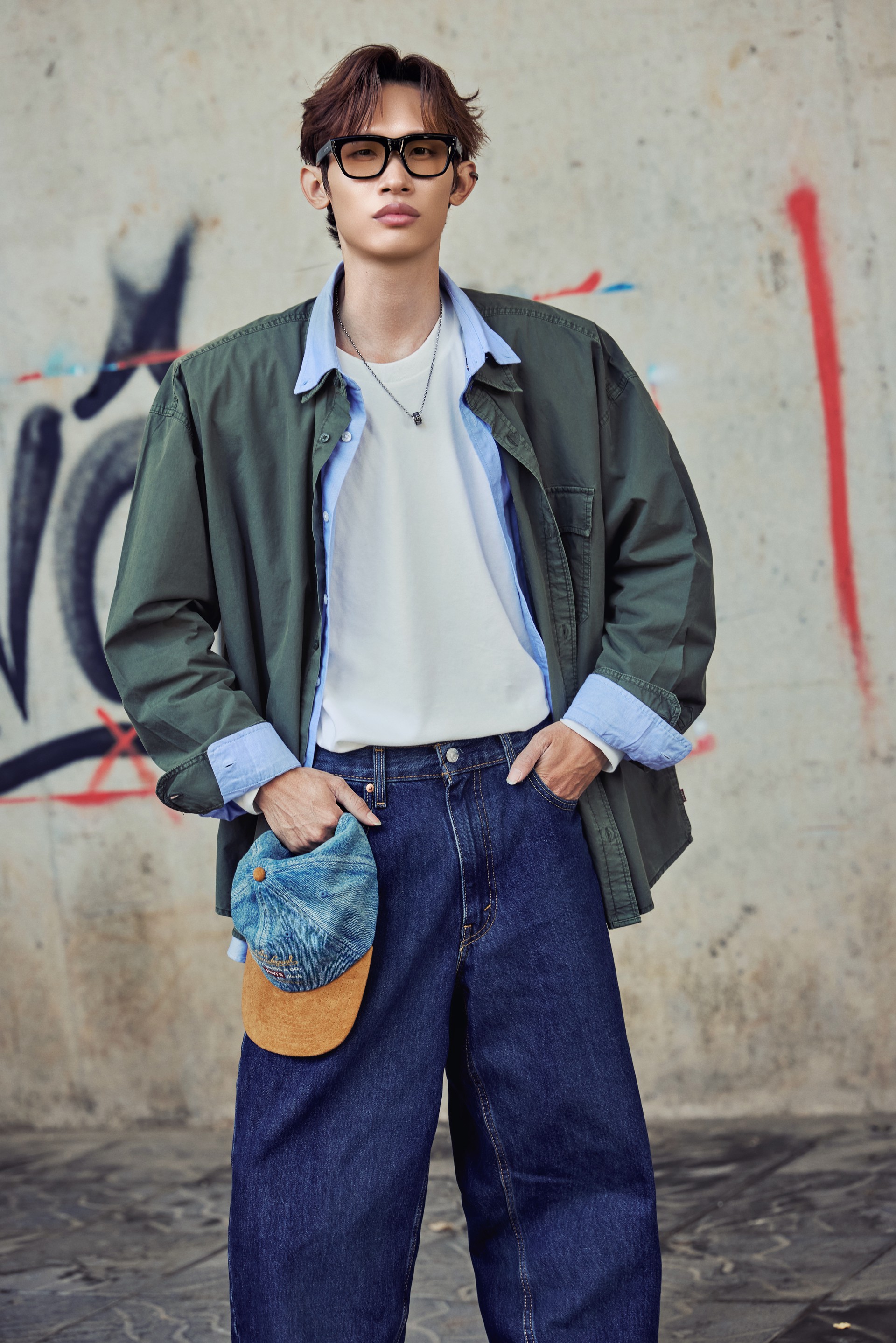 Trong khi đó, stylist Khúc Mạnh Quân mang đến góc nhìn sáng tạo, khẳng định Levi’s như một nền tảng phong cách linh hoạt cho mọi cá tính.