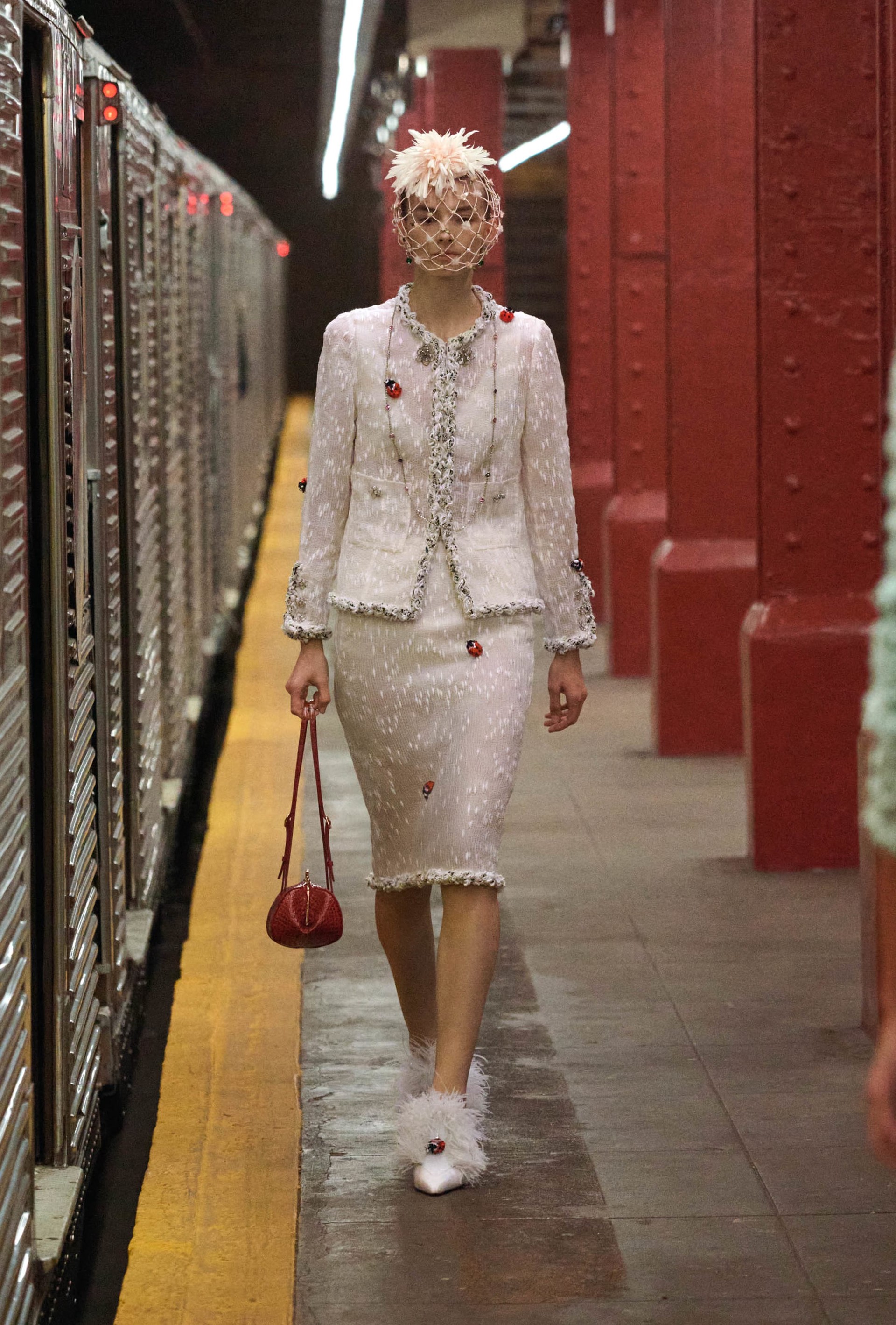 Hinh anh 5 "sàn diễn" thời trang nổi bật của năm 2025 9